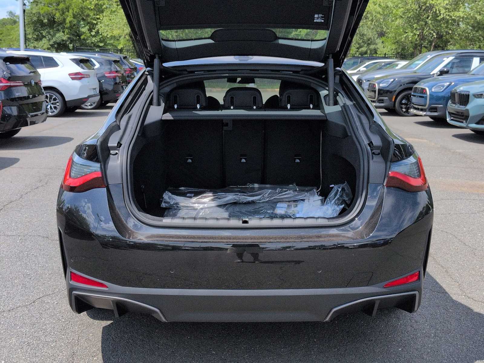 Thumbnail: 2026 BMW i4 - 36