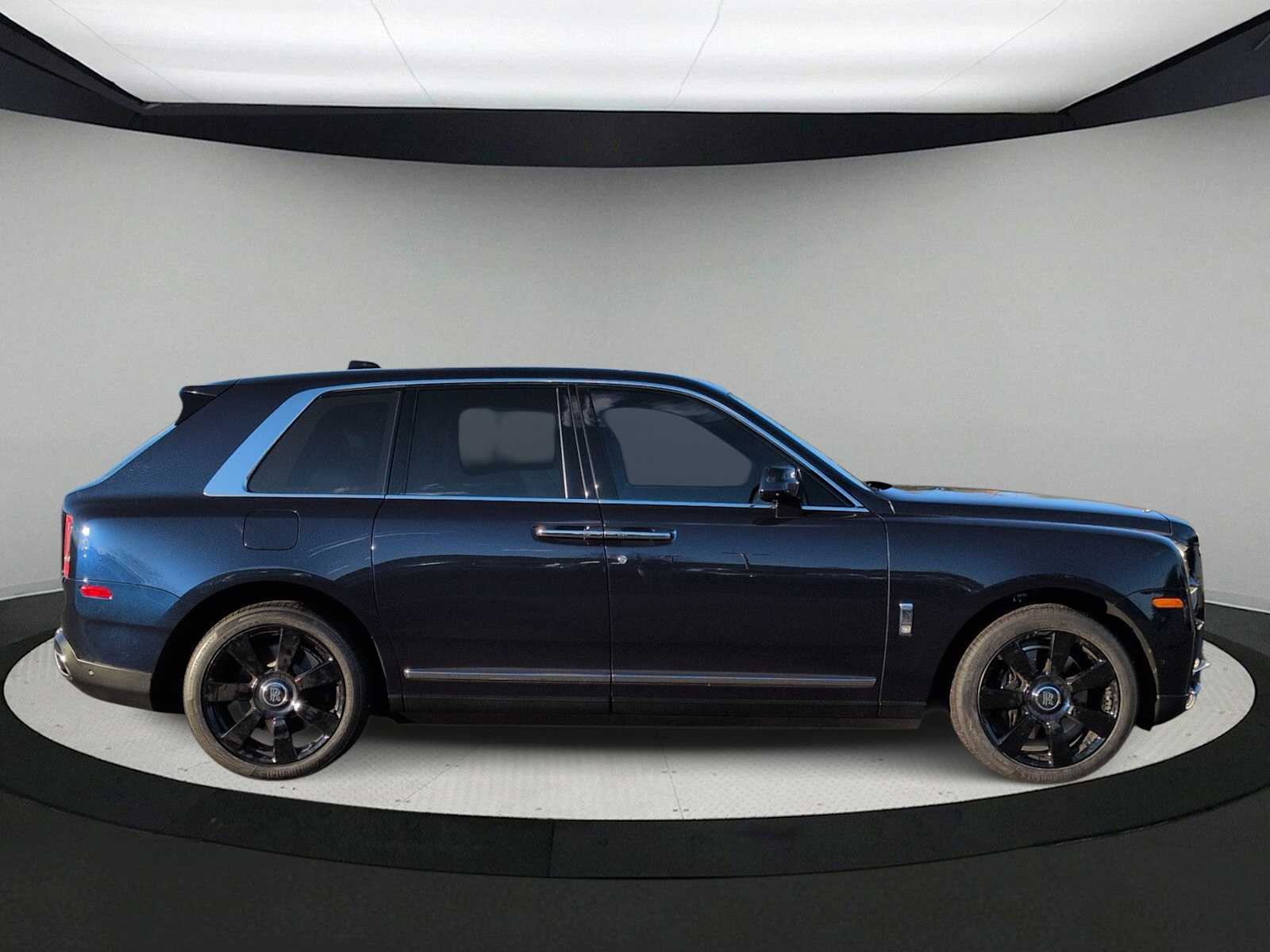 Thumbnail: 2022 Rolls-Royce Cullinan - 9