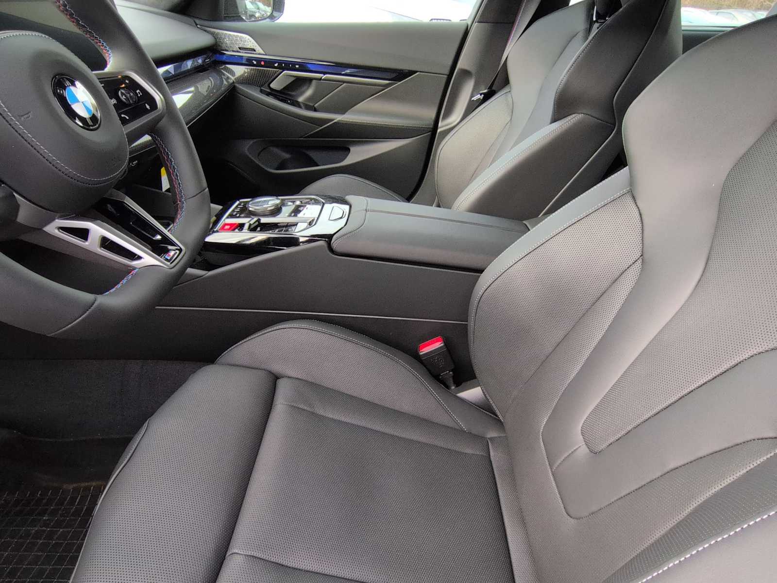 Thumbnail: 2026 BMW M5 - 10