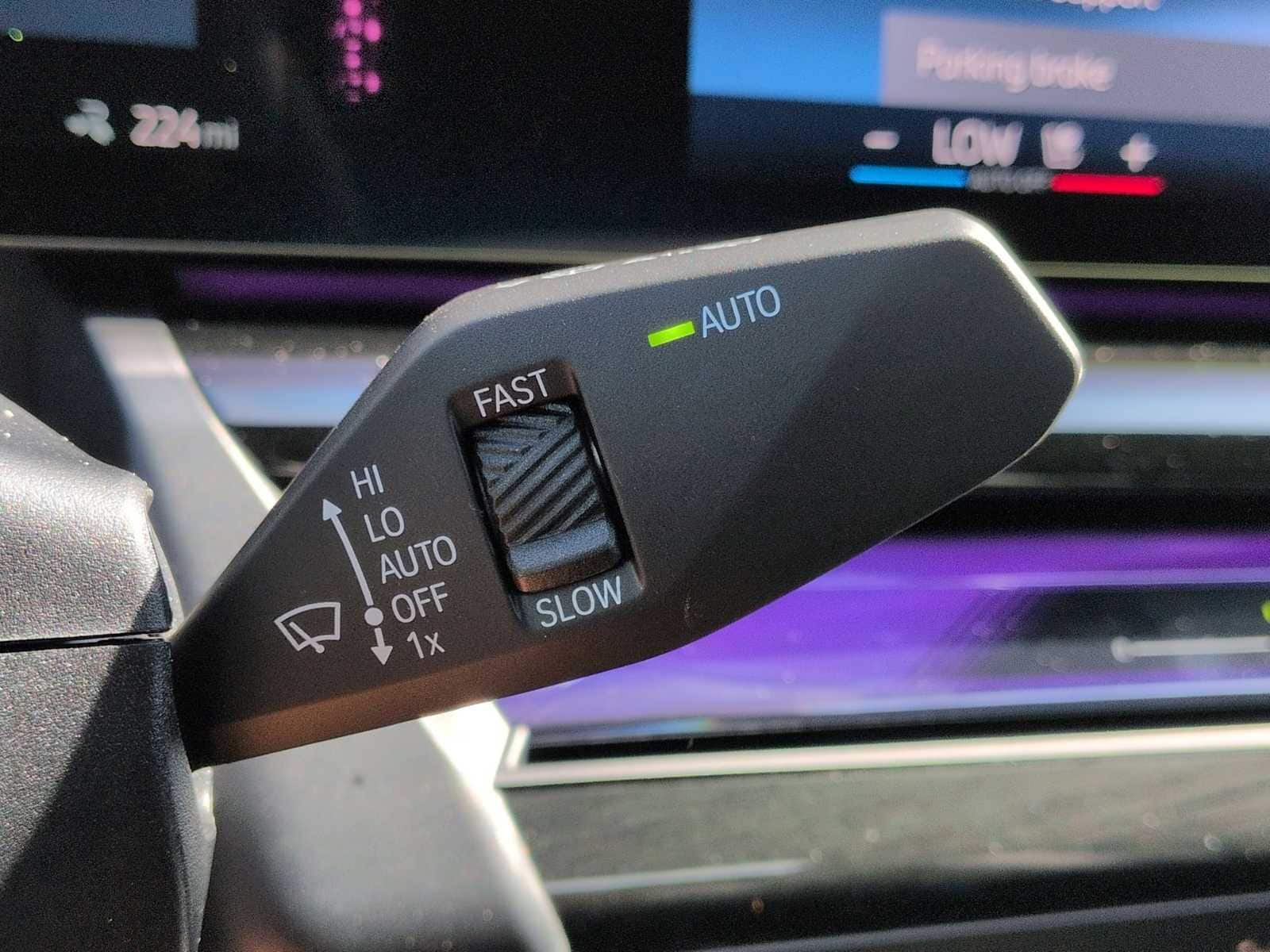 Thumbnail: 2026 BMW i5 - 28