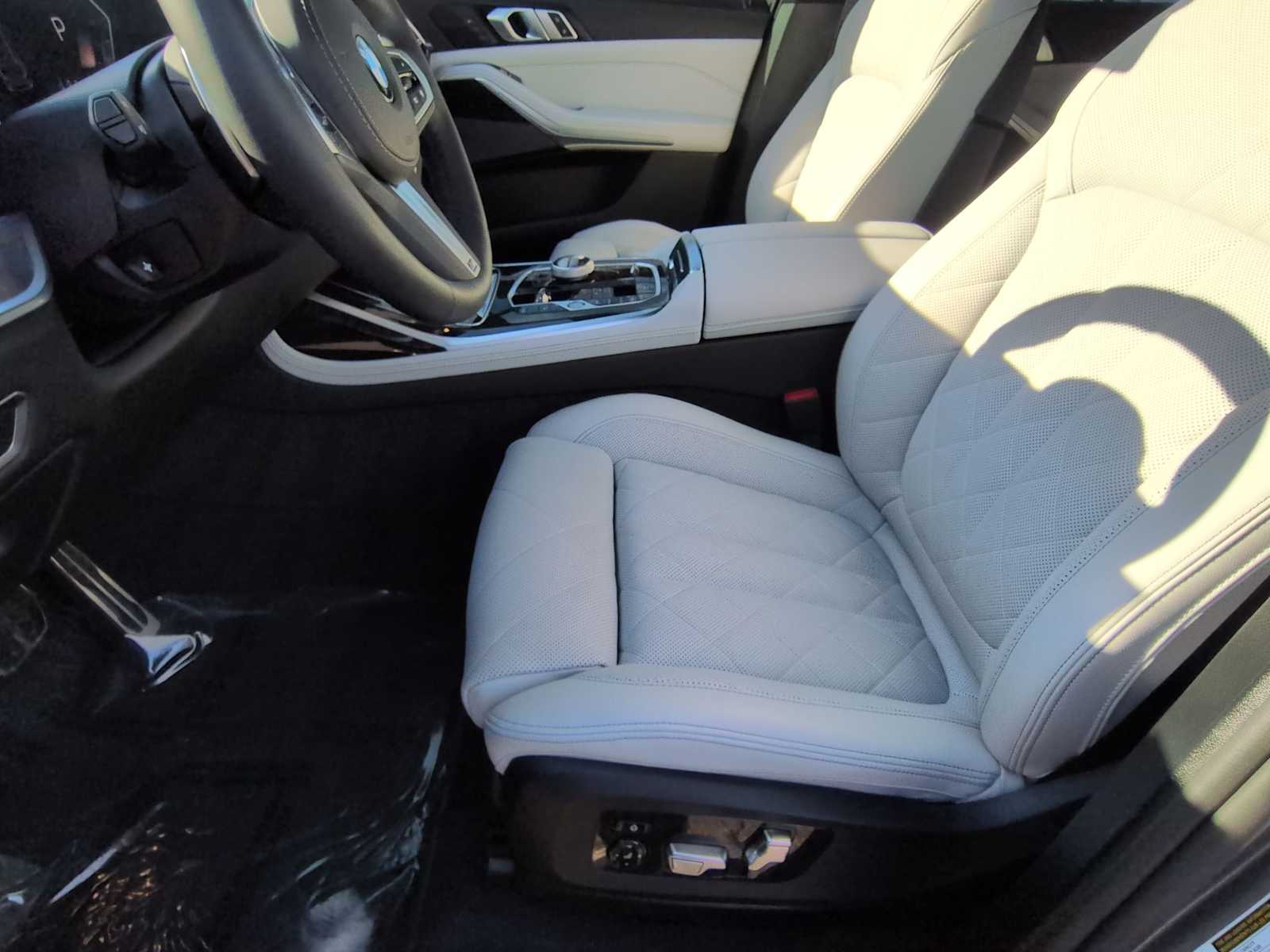 Thumbnail: 2025 BMW X7 - 17