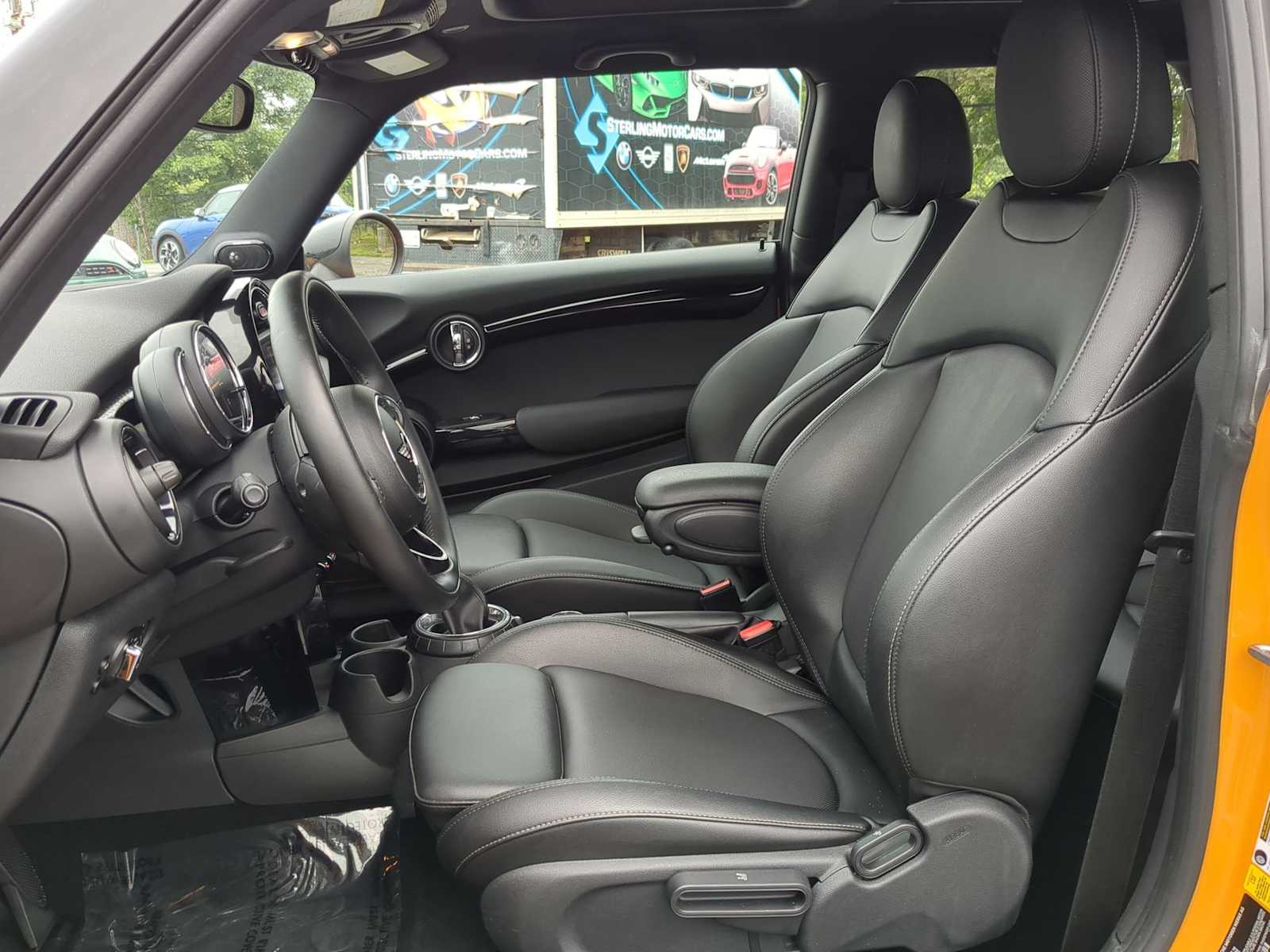 Thumbnail: 2017 MINI Cooper Hardtop - 16
