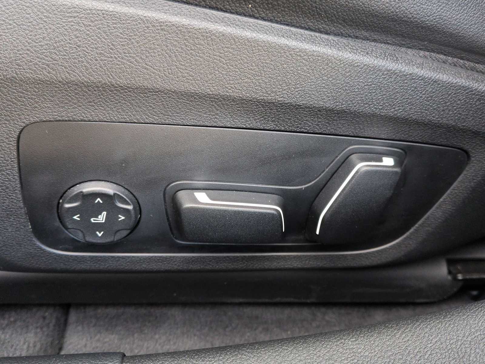 Thumbnail: 2025 BMW i4 - 18