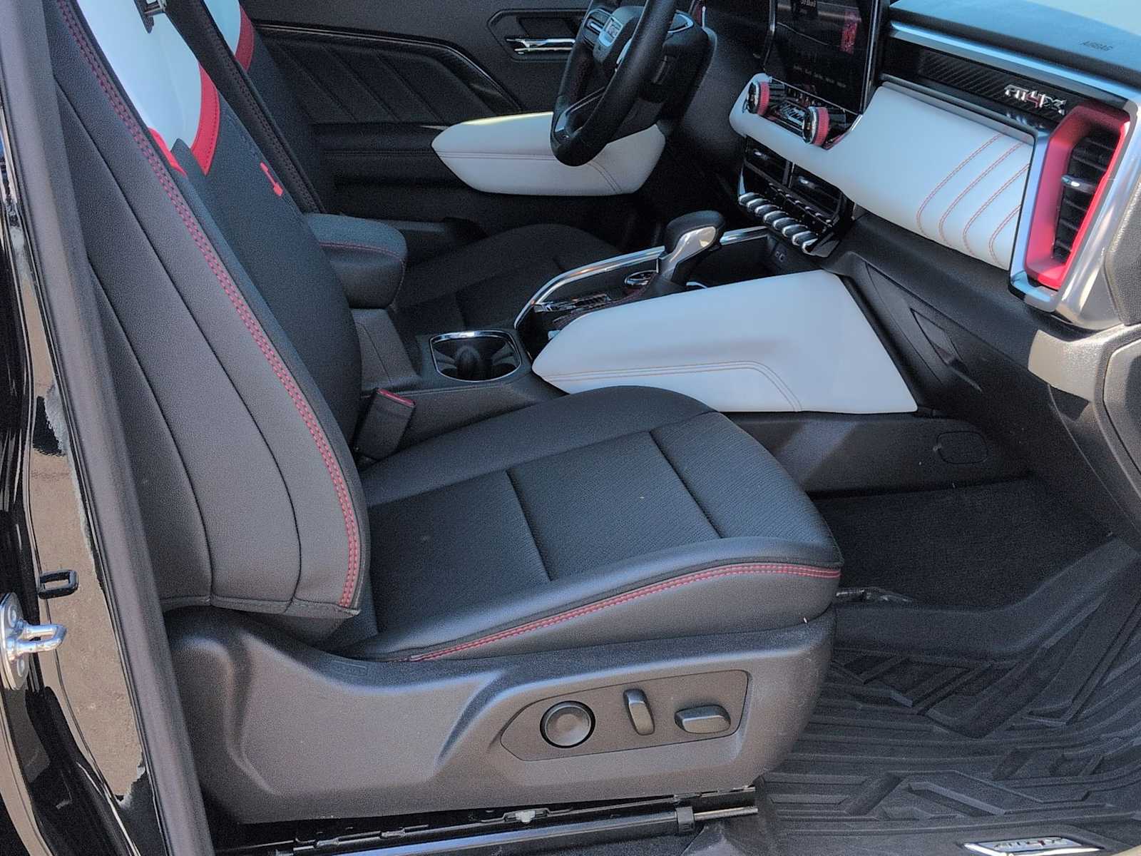Thumbnail: 2024 GMC Canyon - 23