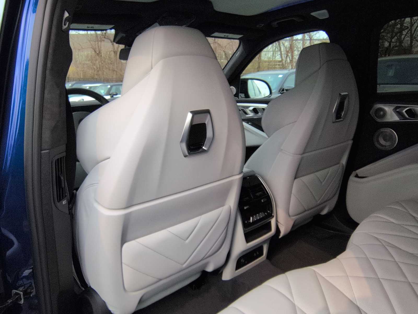 Thumbnail: 2026 BMW XM - 19