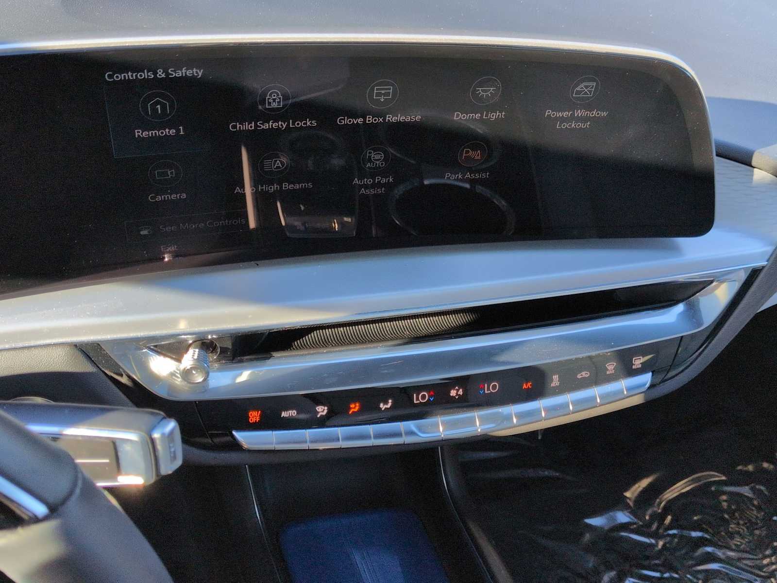 Thumbnail: 2024 Cadillac Lyriq - 30