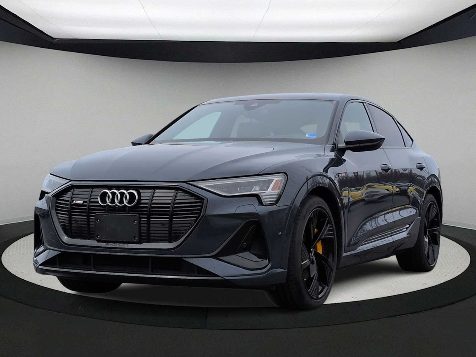 Thumbnail: 2023 Audi e-tron S - 4