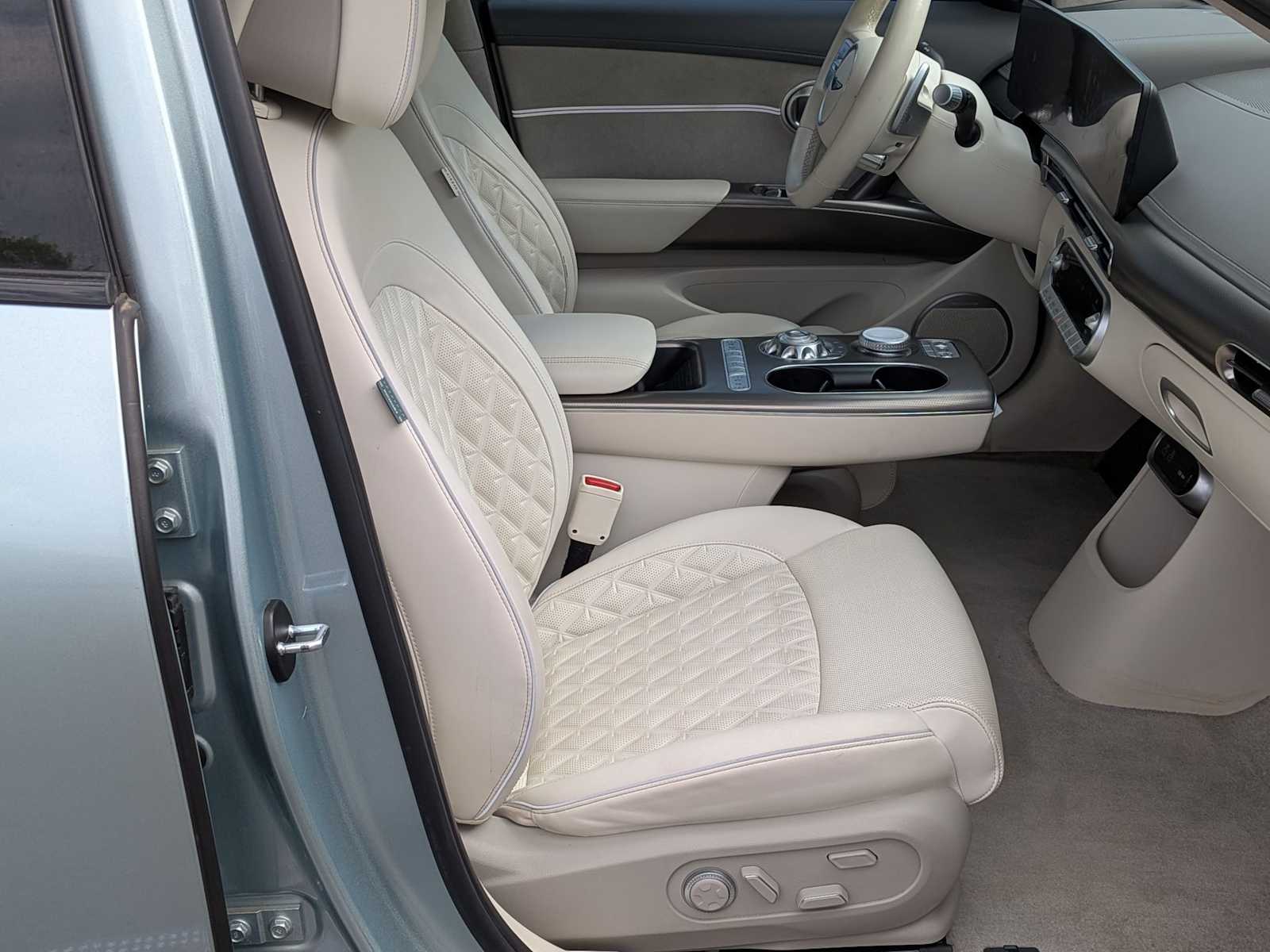 Thumbnail: 2023 Genesis GV60 - 24