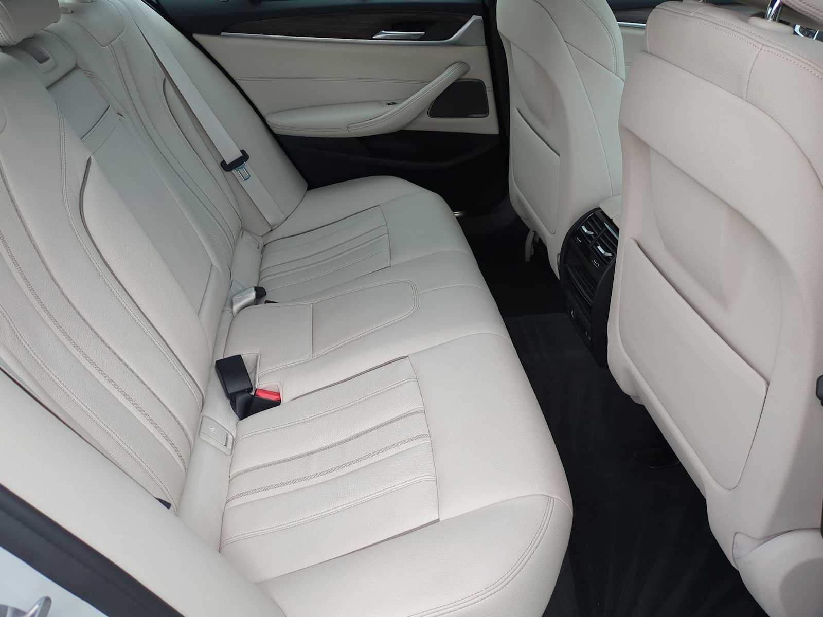 Thumbnail: 2022 BMW 5 Series - 21