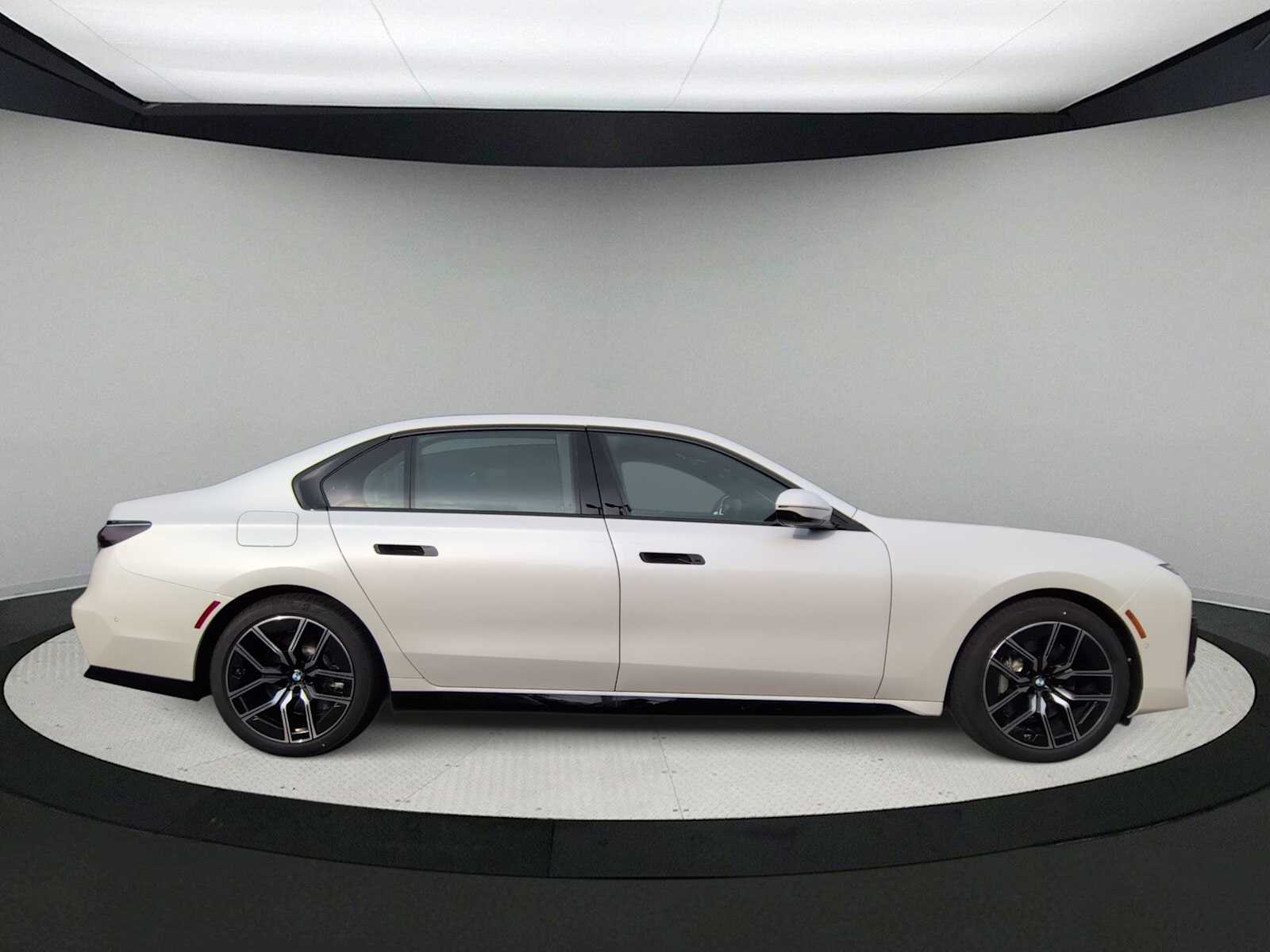 Thumbnail: 2026 BMW 7 Series - 9