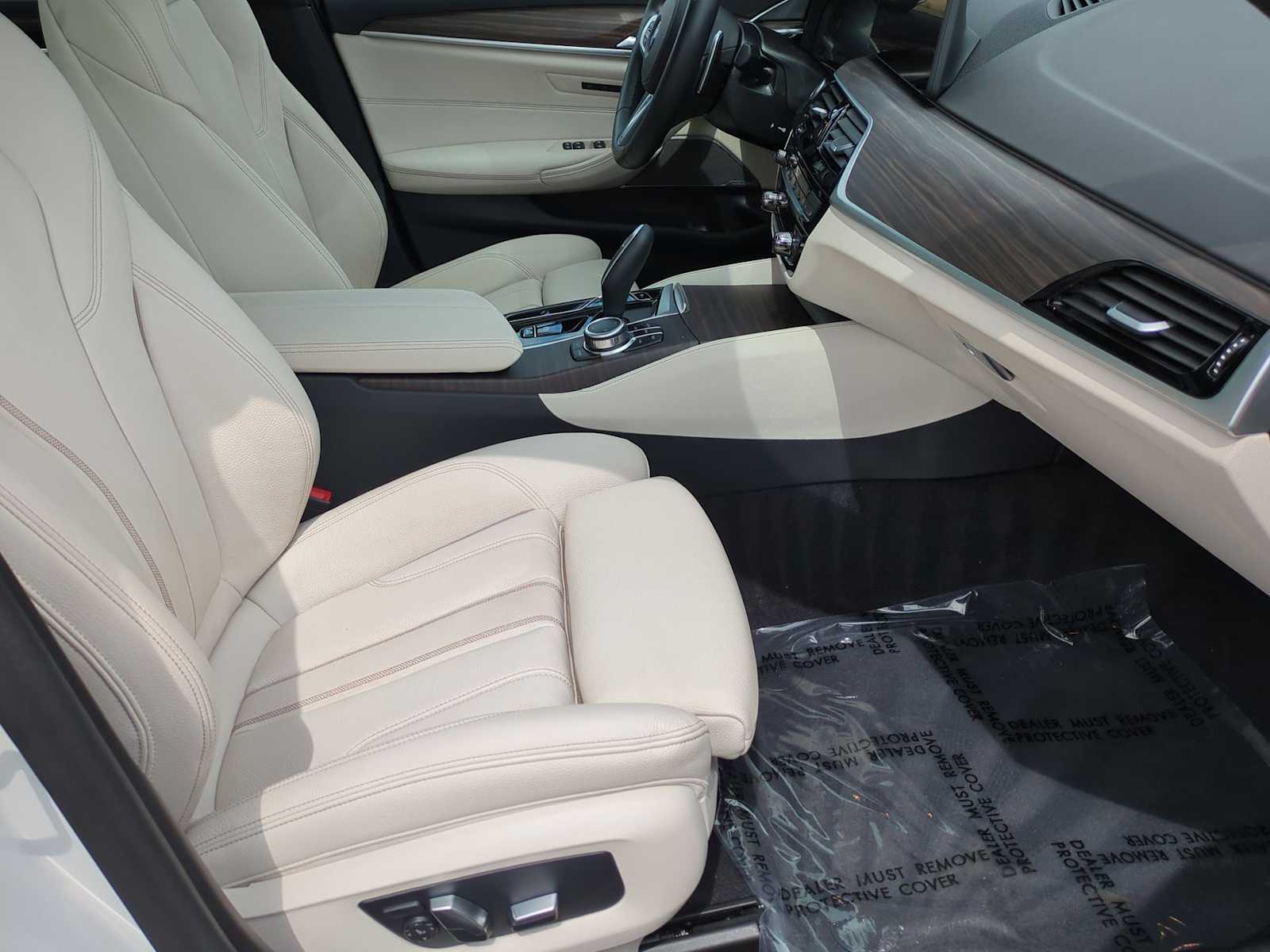 Thumbnail: 2022 BMW 5 Series - 23