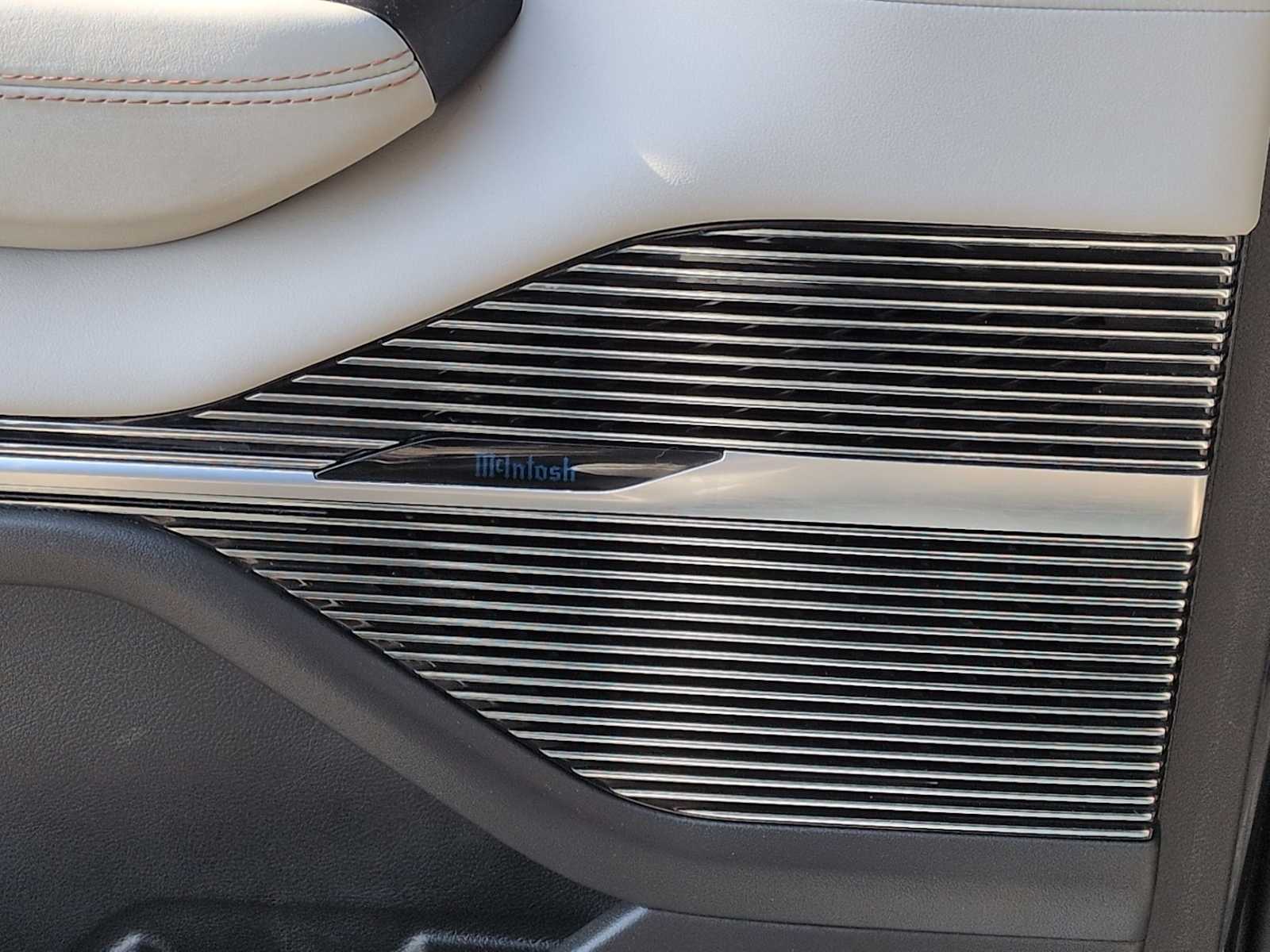 Thumbnail: 2023 Jeep Grand Wagoneer - 33