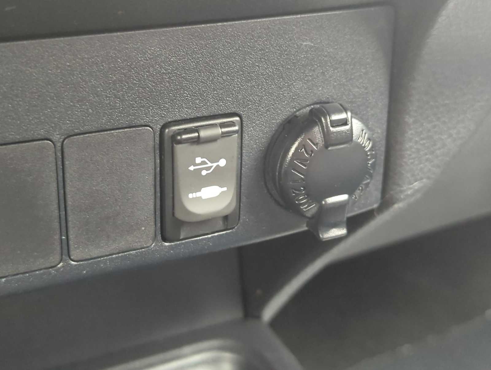 Thumbnail: 2015 Toyota RAV4 - 32