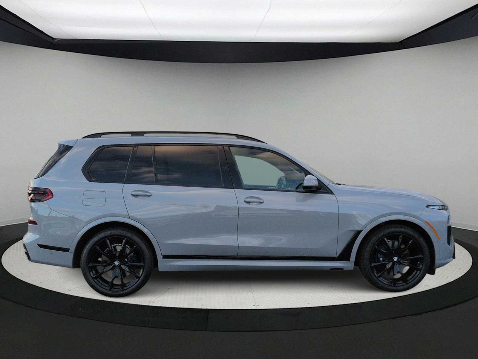 Thumbnail: 2023 BMW X7 - 9