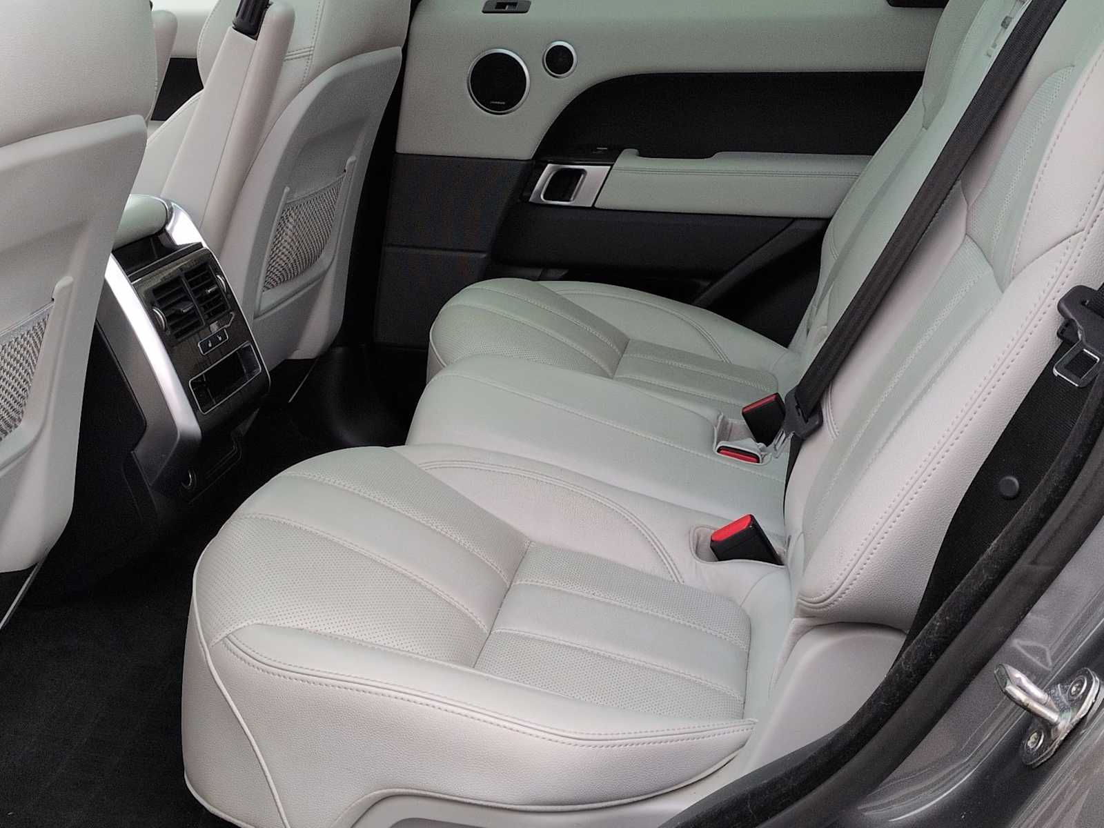Thumbnail: 2016 Land Rover Range Rover Sport - 21