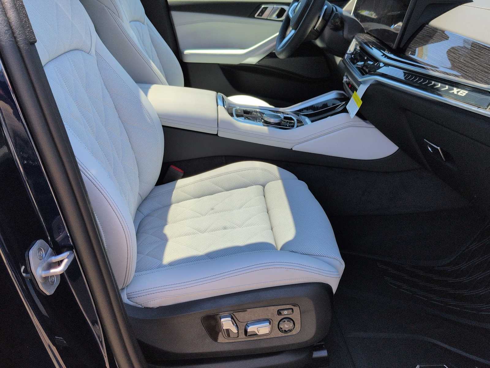 Thumbnail: 2027 BMW X6 - 24