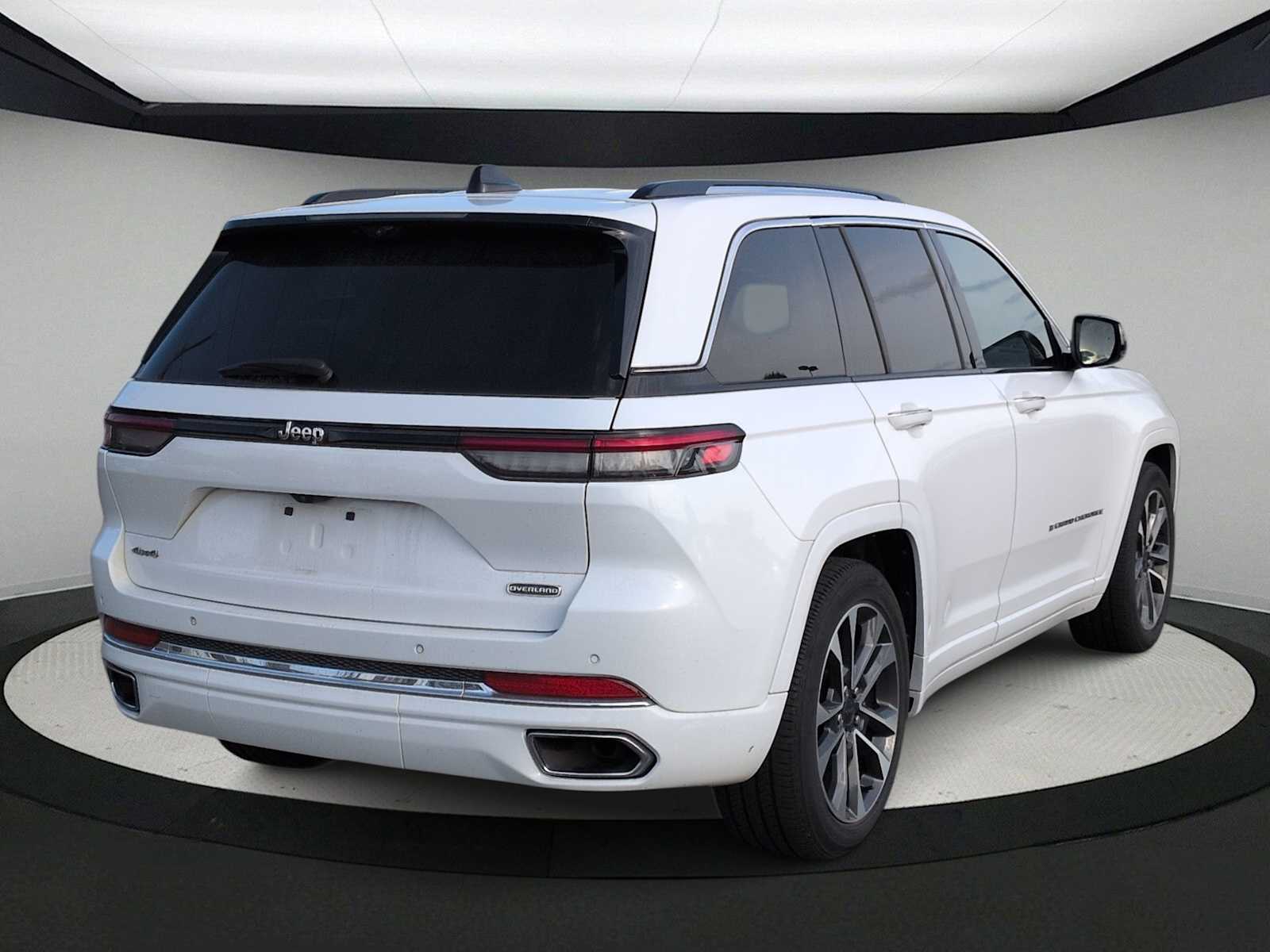 Thumbnail: 2023 Jeep Grand Cherokee - 8