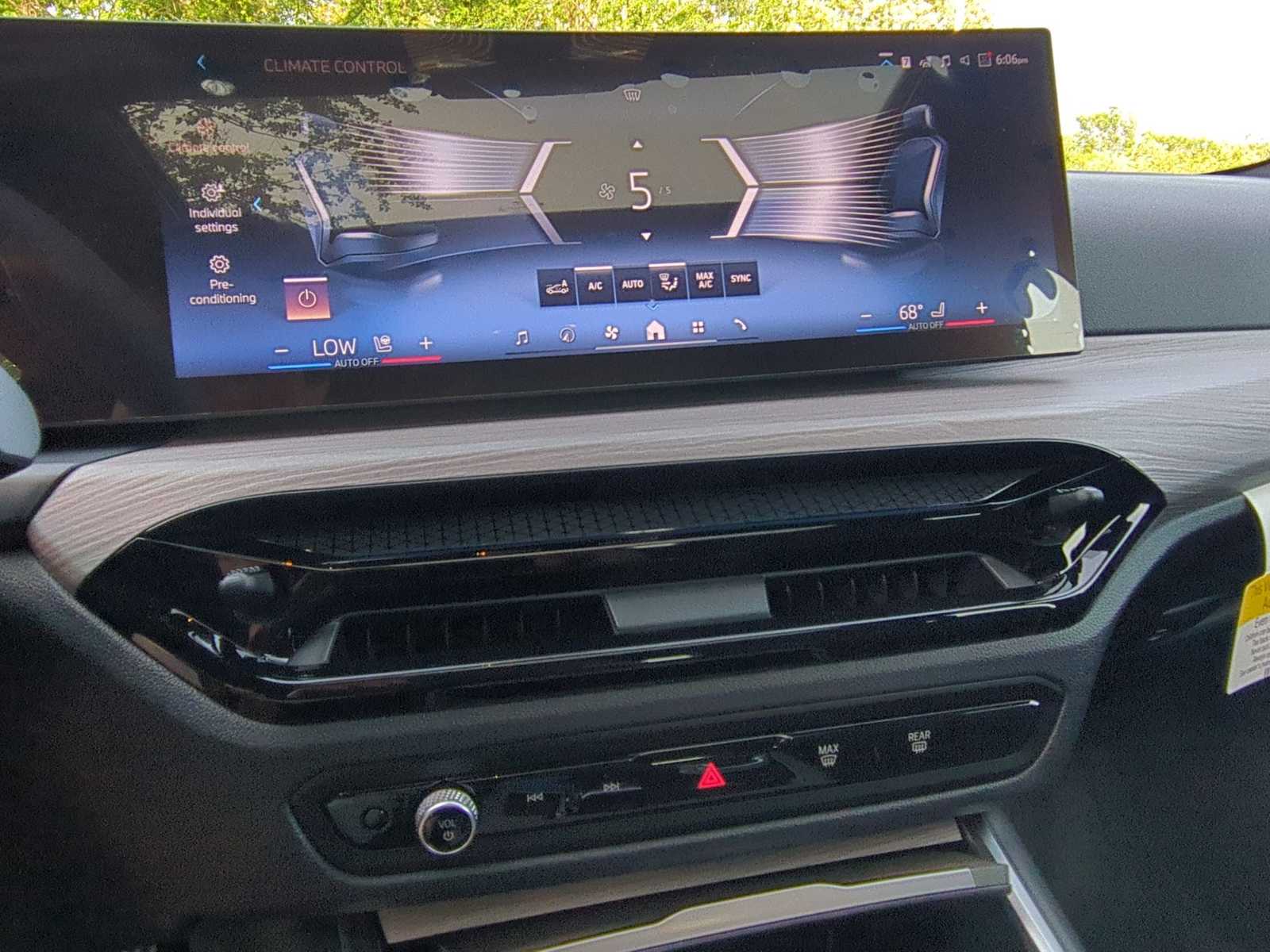 Thumbnail: 2025 BMW i4 - 30