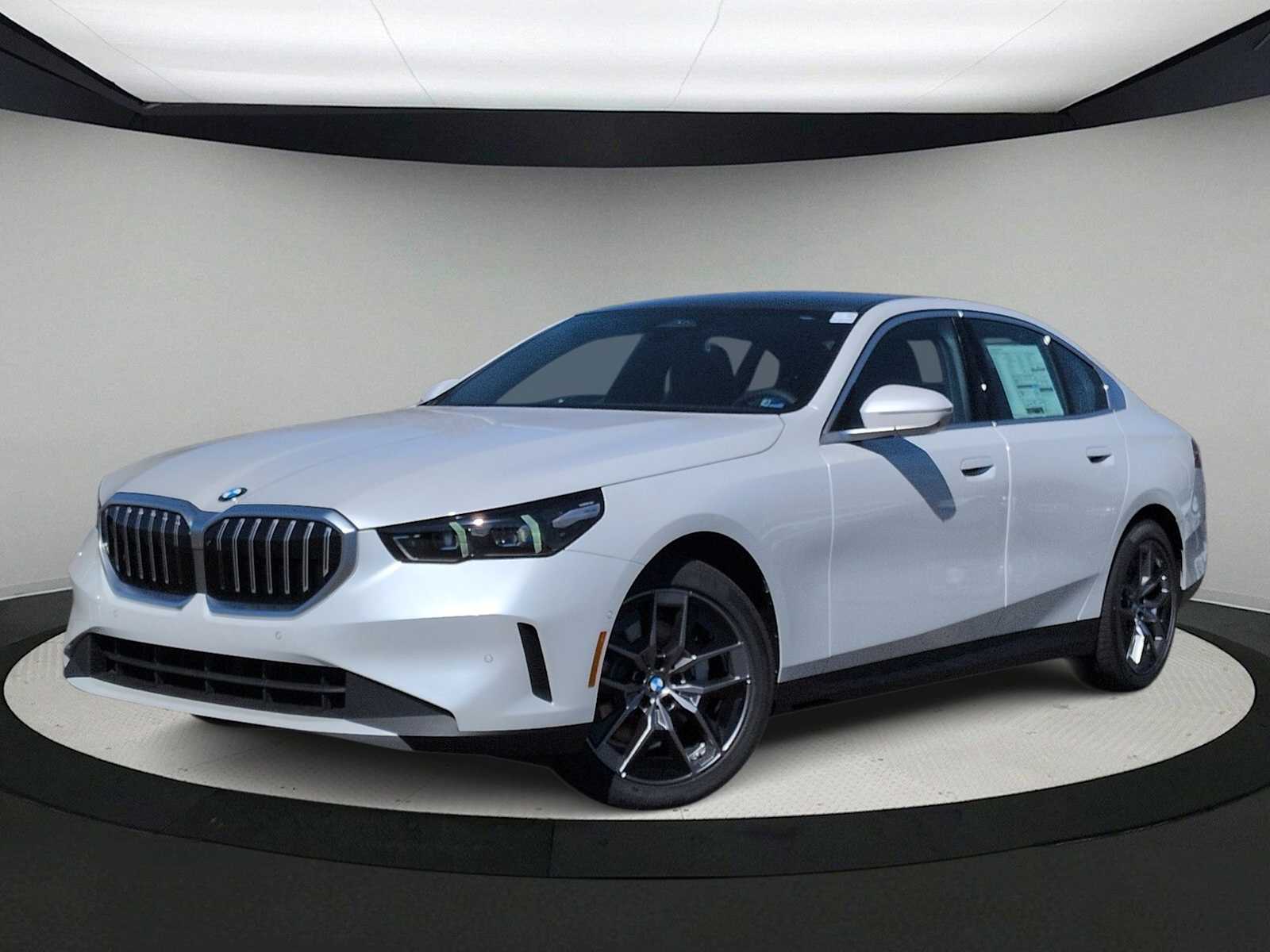 Thumbnail: 2026 BMW 5 Series - 1