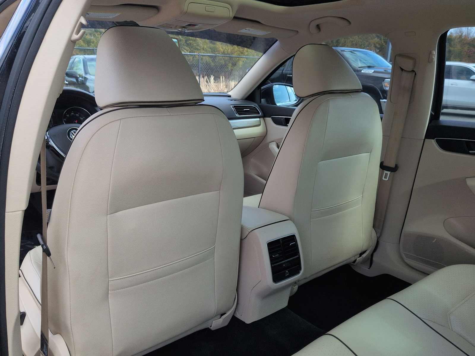 Thumbnail: 2018 Volkswagen Passat - 19