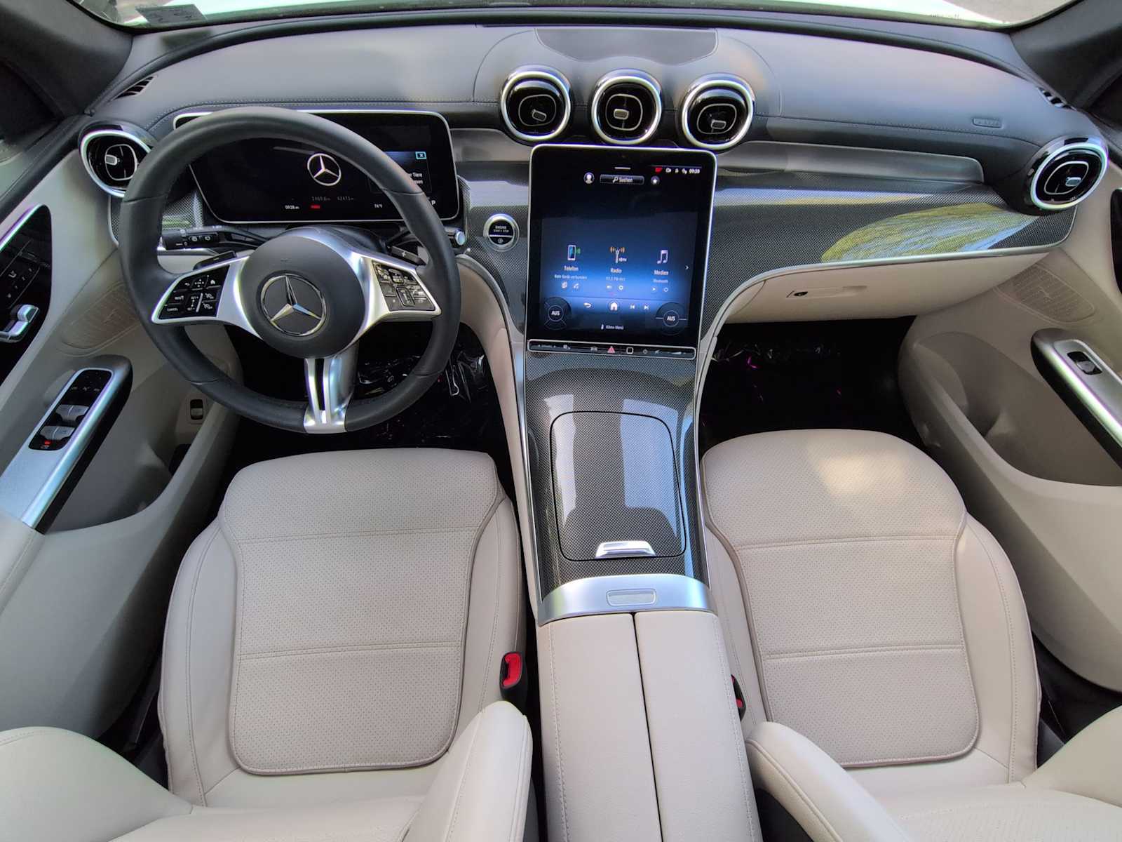 Thumbnail: 2023 Mercedes-Benz GLC - 16