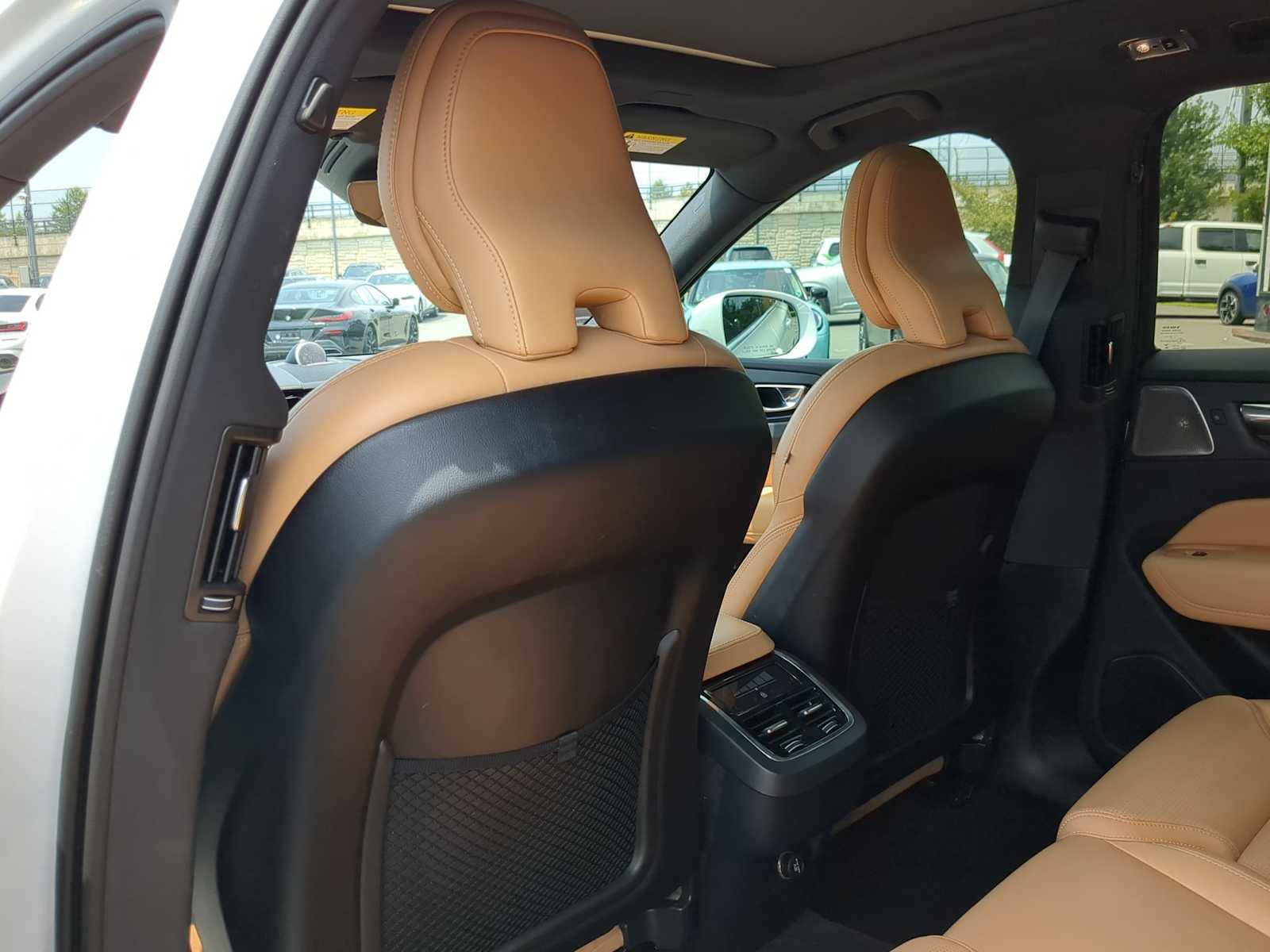 Thumbnail: 2019 Volvo XC60 - 18