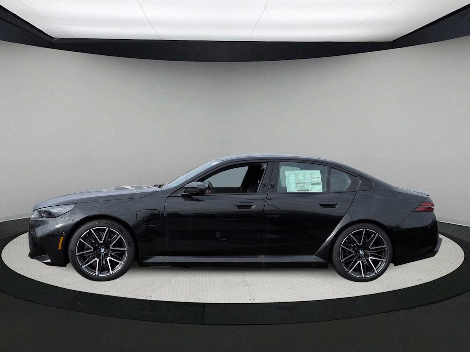 Thumbnail: 2026 BMW M5 - 5