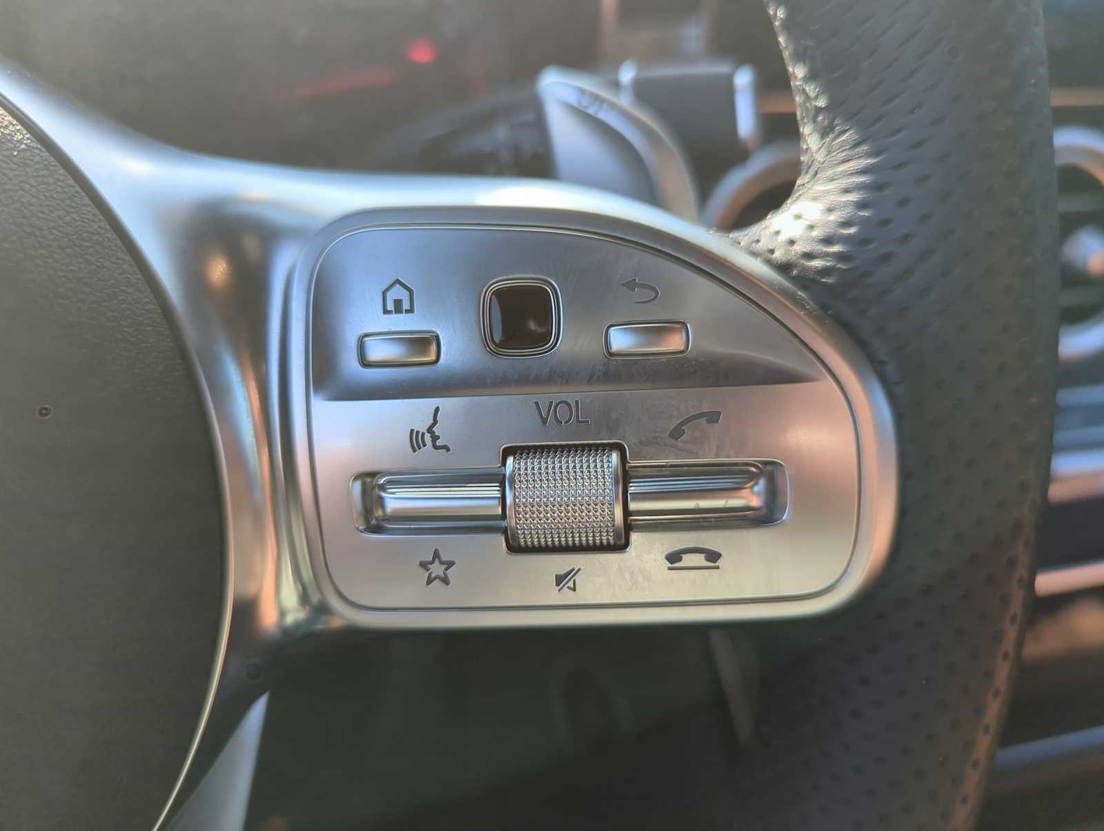 Thumbnail: 2022 Mercedes-Benz GLC - 25