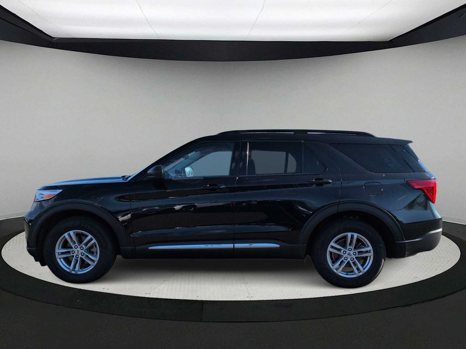 Thumbnail: 2023 Ford Explorer - 5