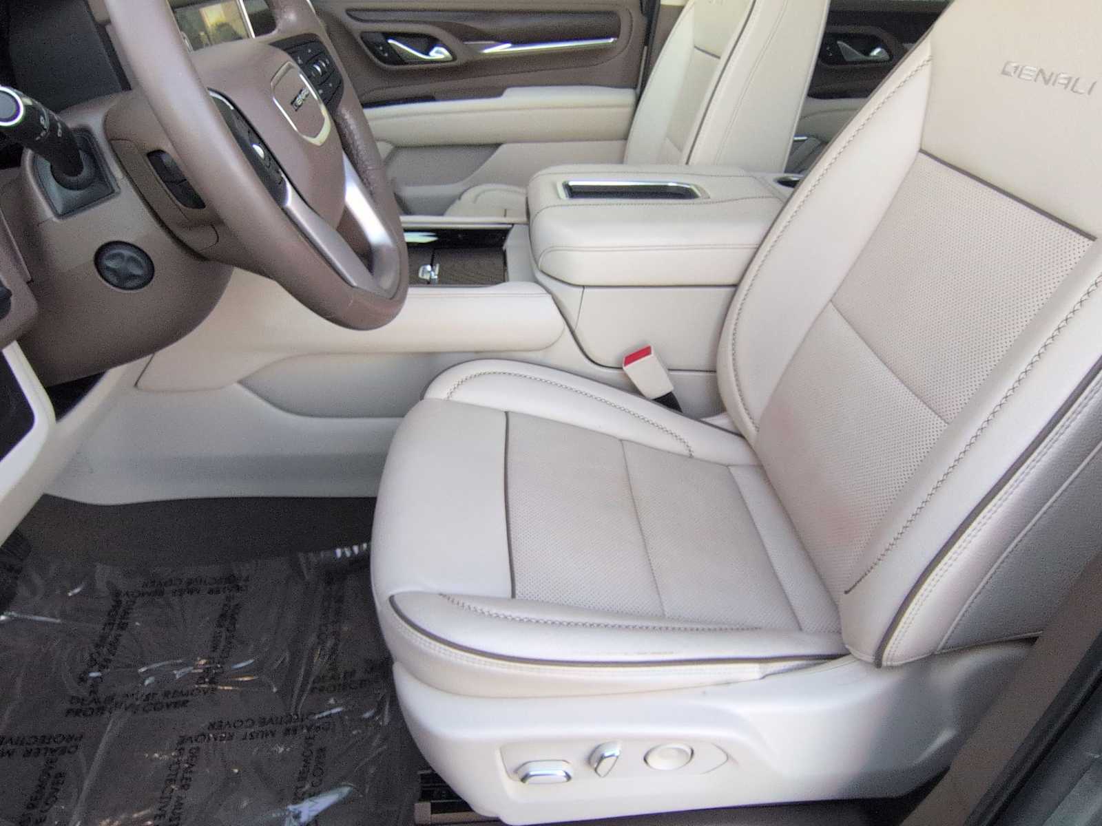 Thumbnail: 2022 GMC Yukon - 17