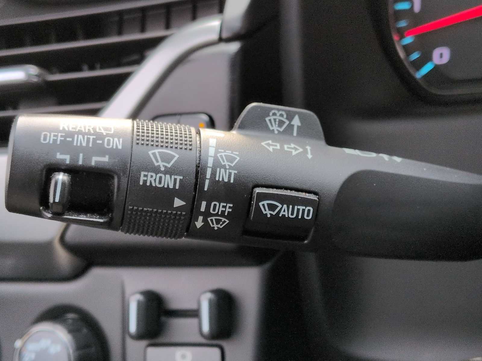 Thumbnail: 2018 Chevrolet Tahoe - 28