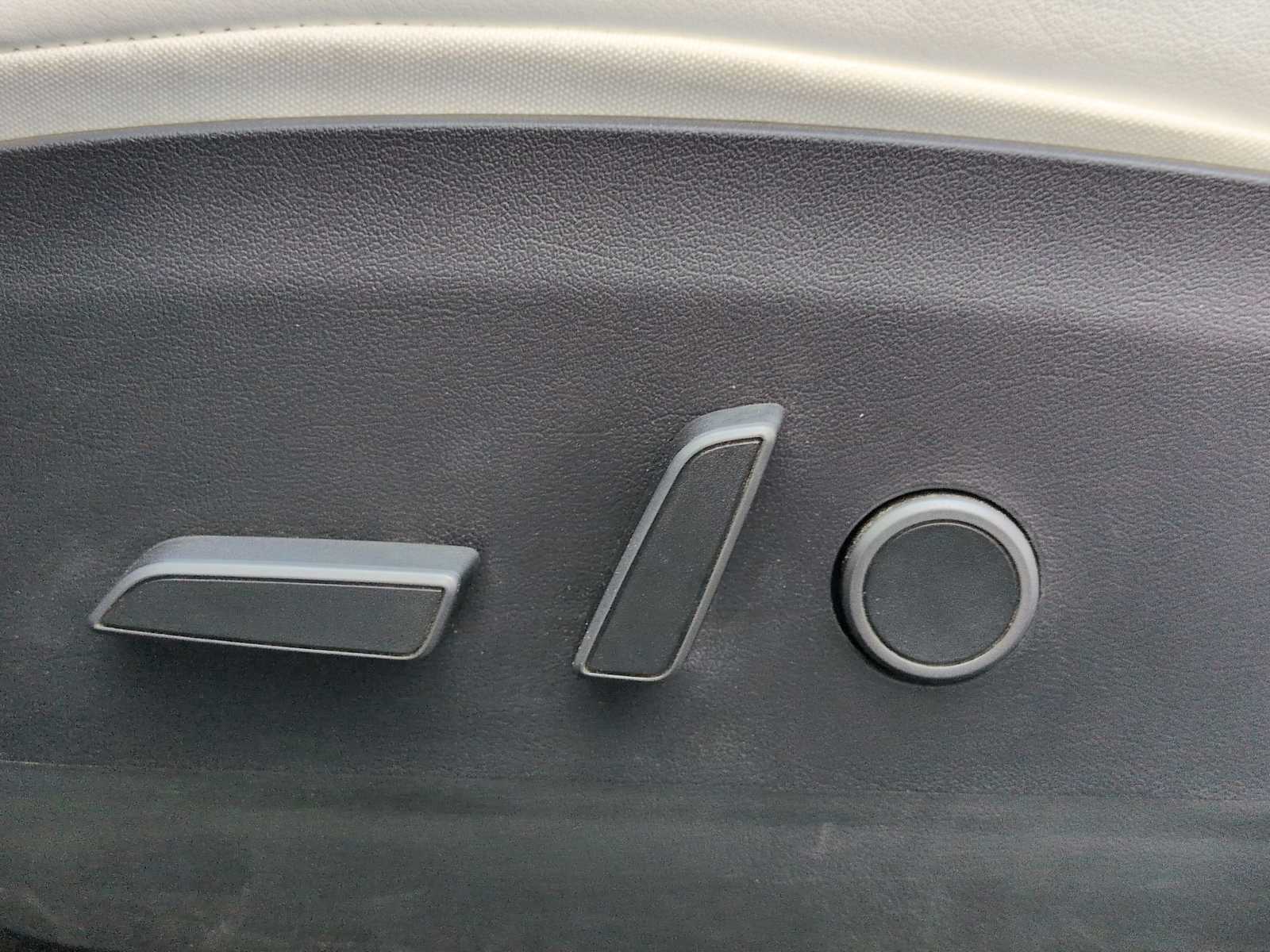 Thumbnail: 2022 Tesla Model 3 - 17