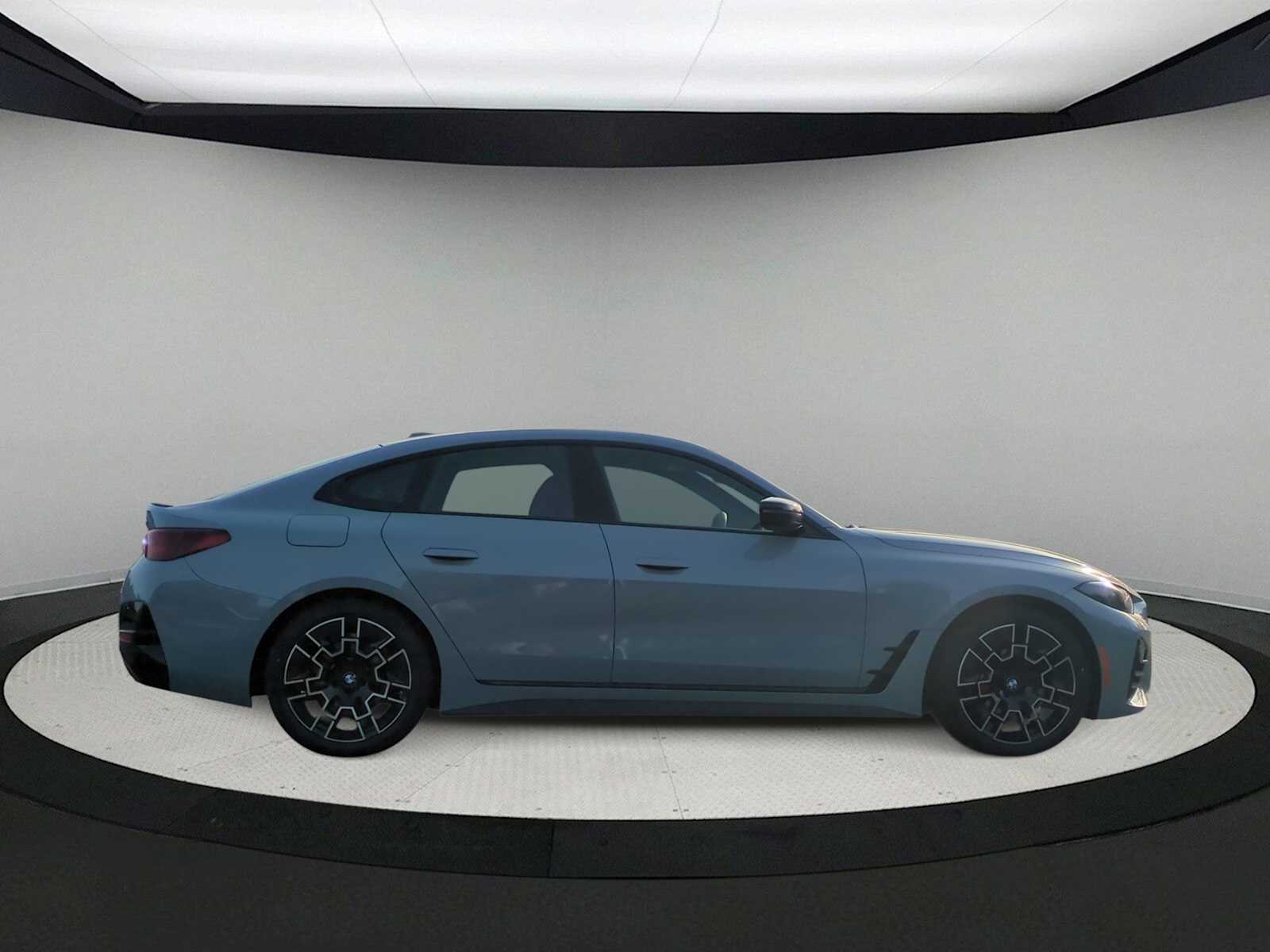 Thumbnail: 2025 BMW 4 Series - 9