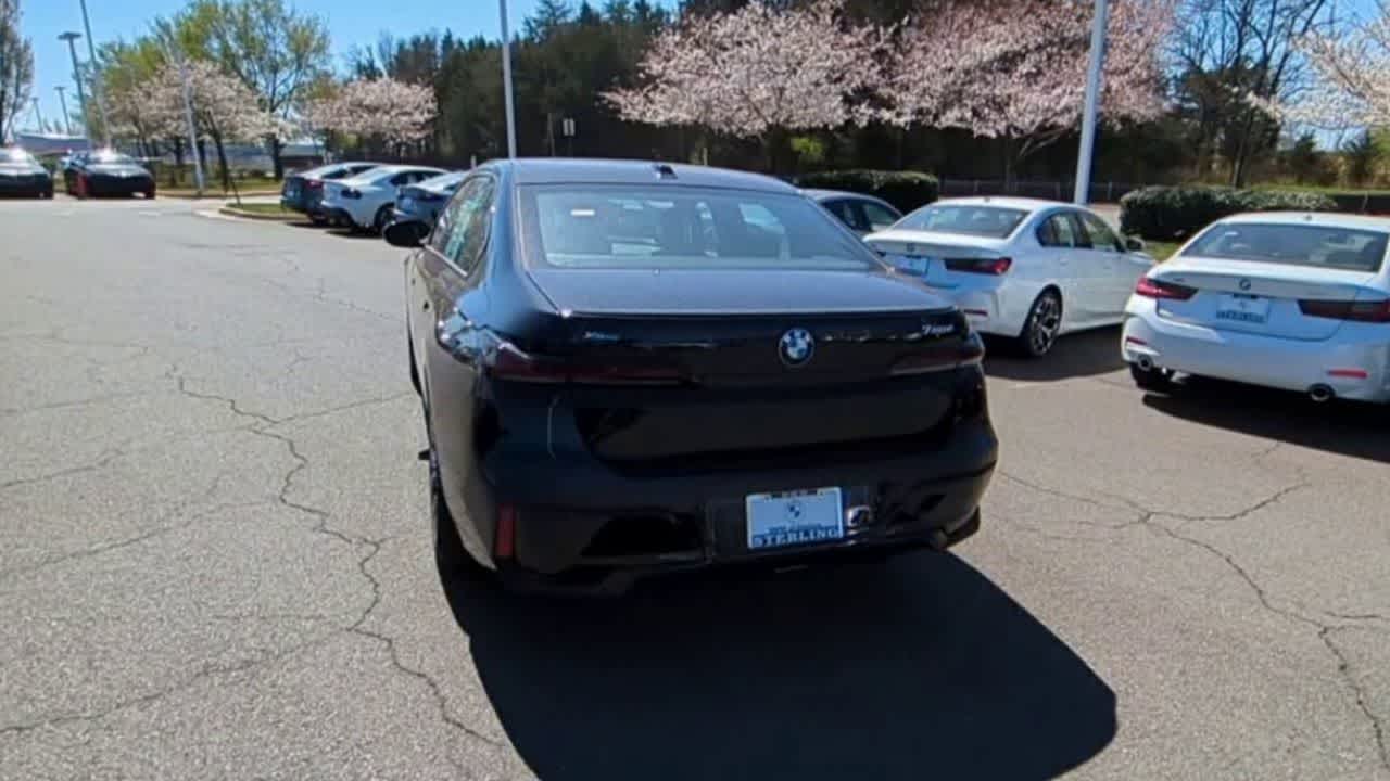 Thumbnail: 2025 BMW 7 Series - 7
