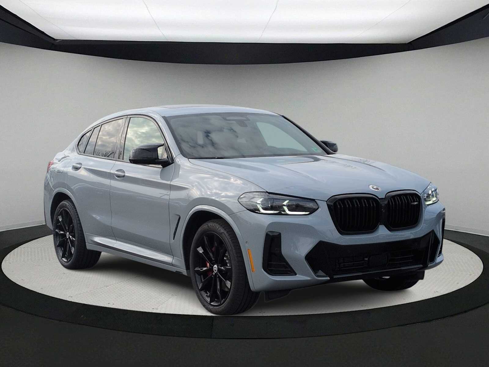 Thumbnail: 2023 BMW X4 - 2