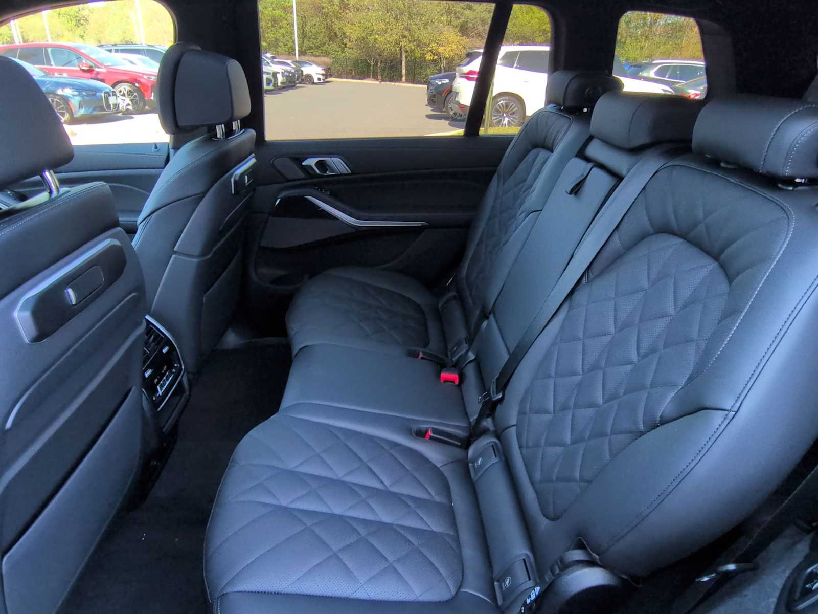 Thumbnail: 2026 BMW X7 - 21