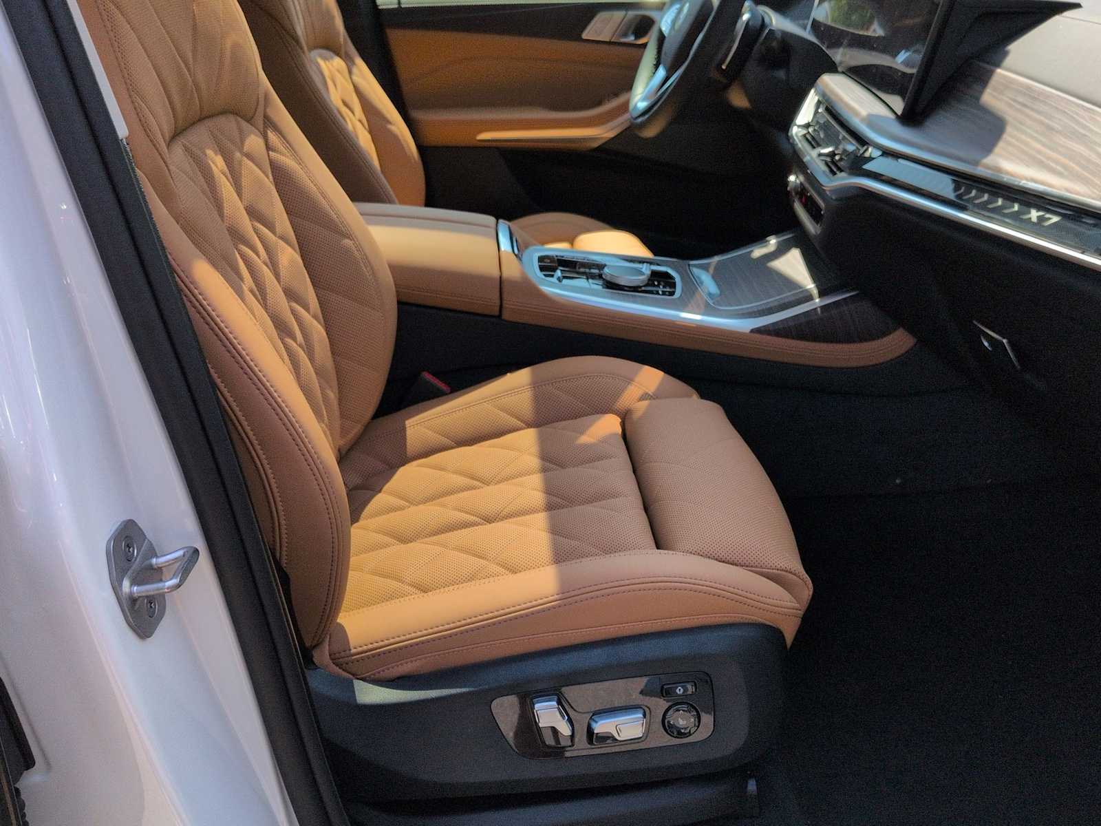 Thumbnail: 2027 BMW X7 - 24