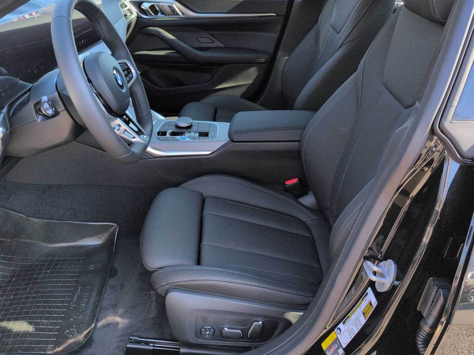 Thumbnail: 2026 BMW i4 - 17