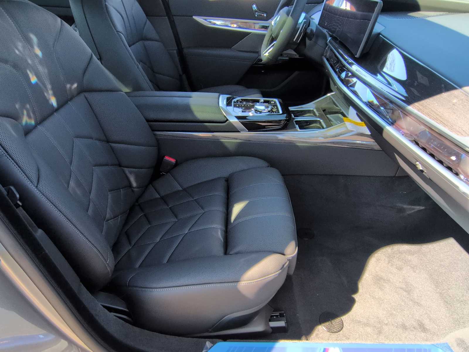 Thumbnail: 2026 BMW 7 Series - 24