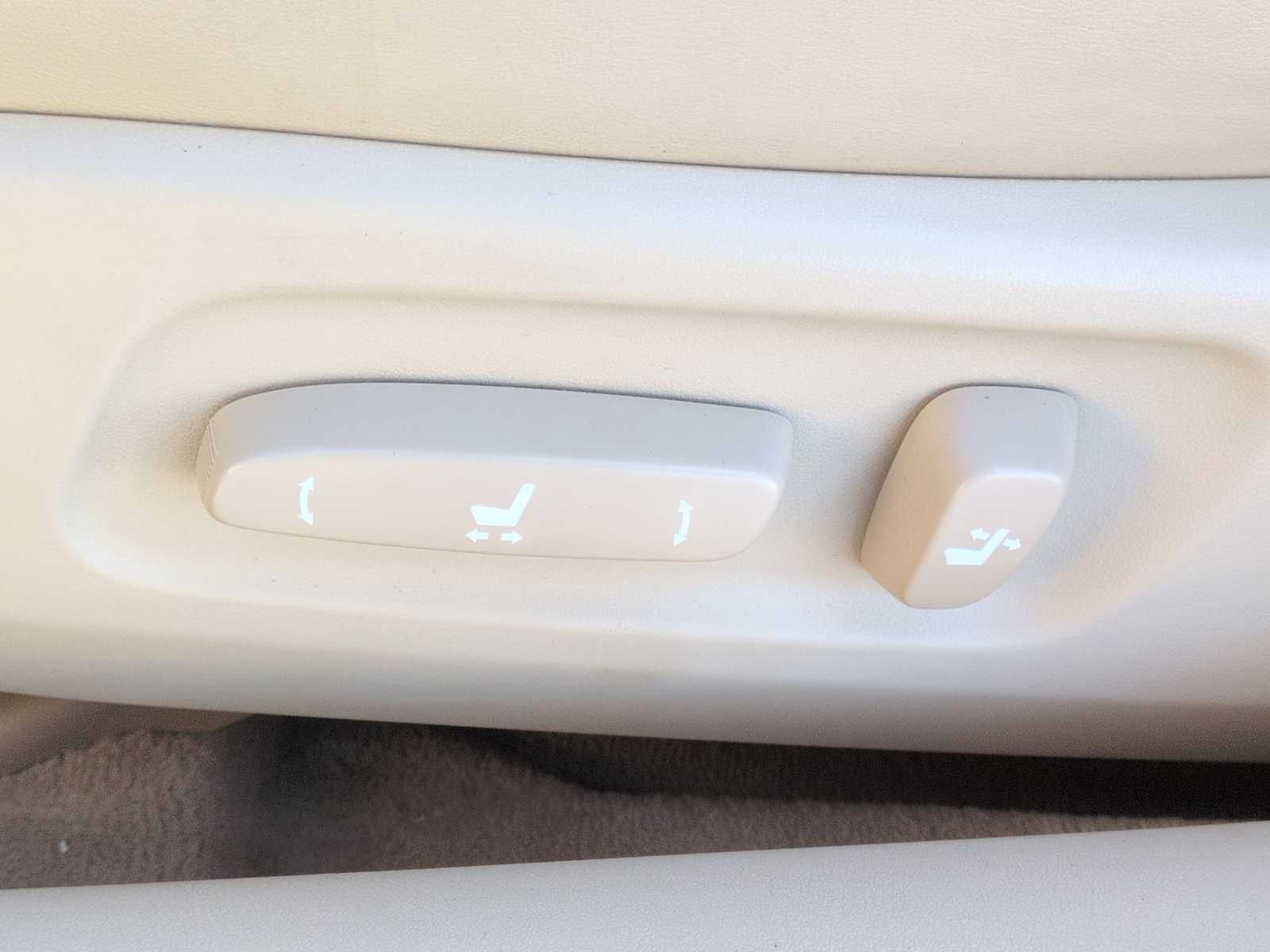 Thumbnail: 2011 Lexus ES - 18