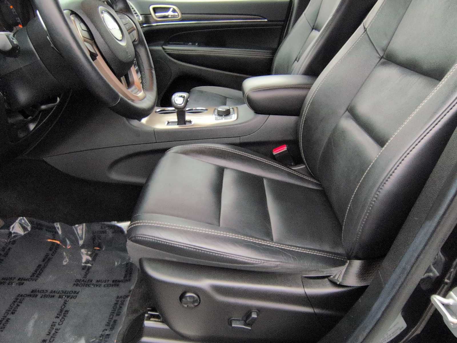 Thumbnail: 2015 Jeep Grand Cherokee - 17