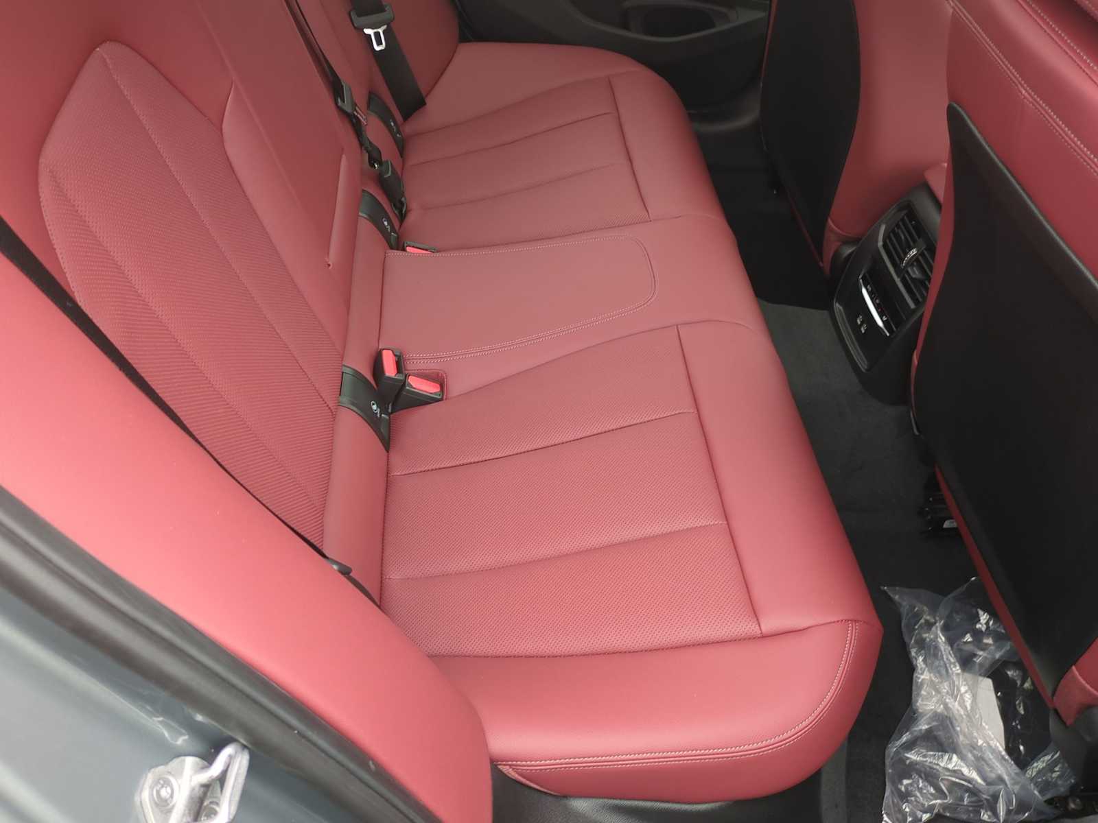 Thumbnail: 2025 BMW 3 Series - 21