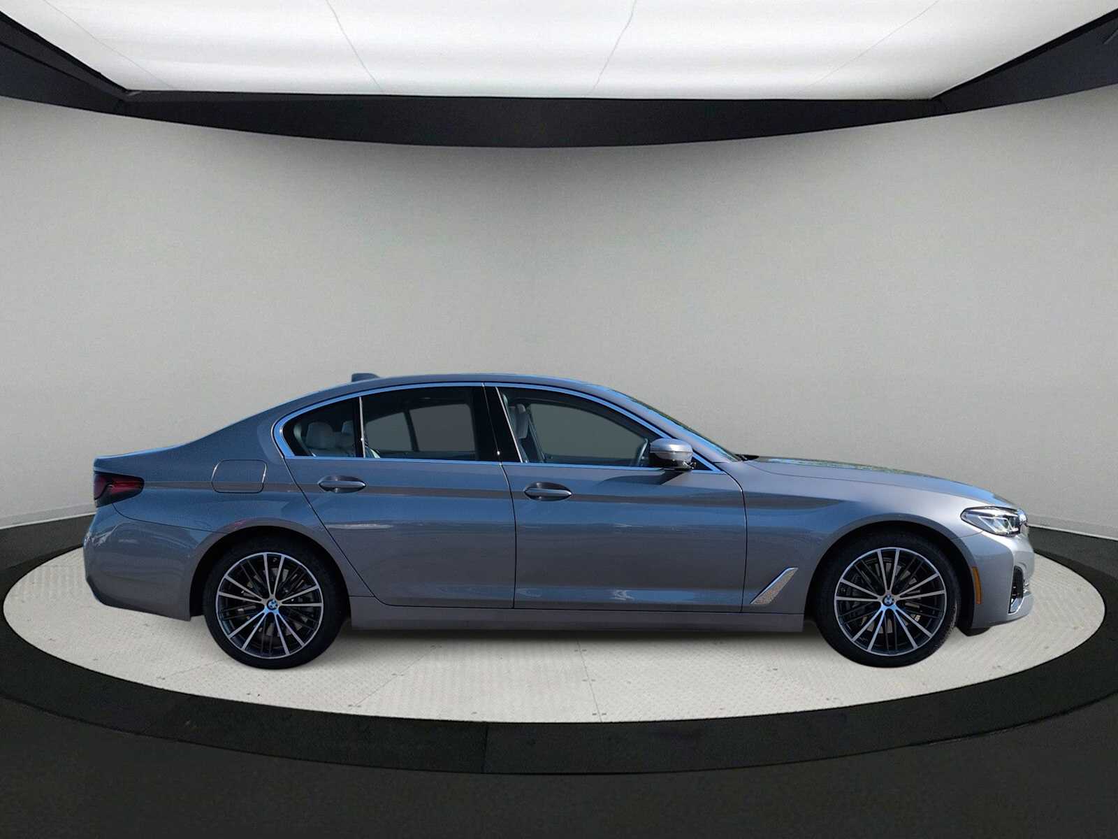 Thumbnail: 2023 BMW 5 Series - 9