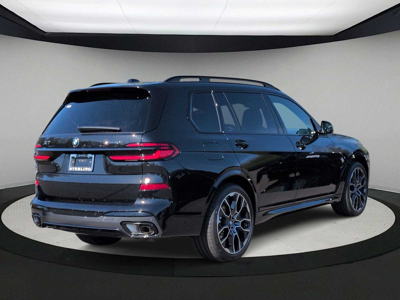Thumbnail: 2027 BMW X7 - 8