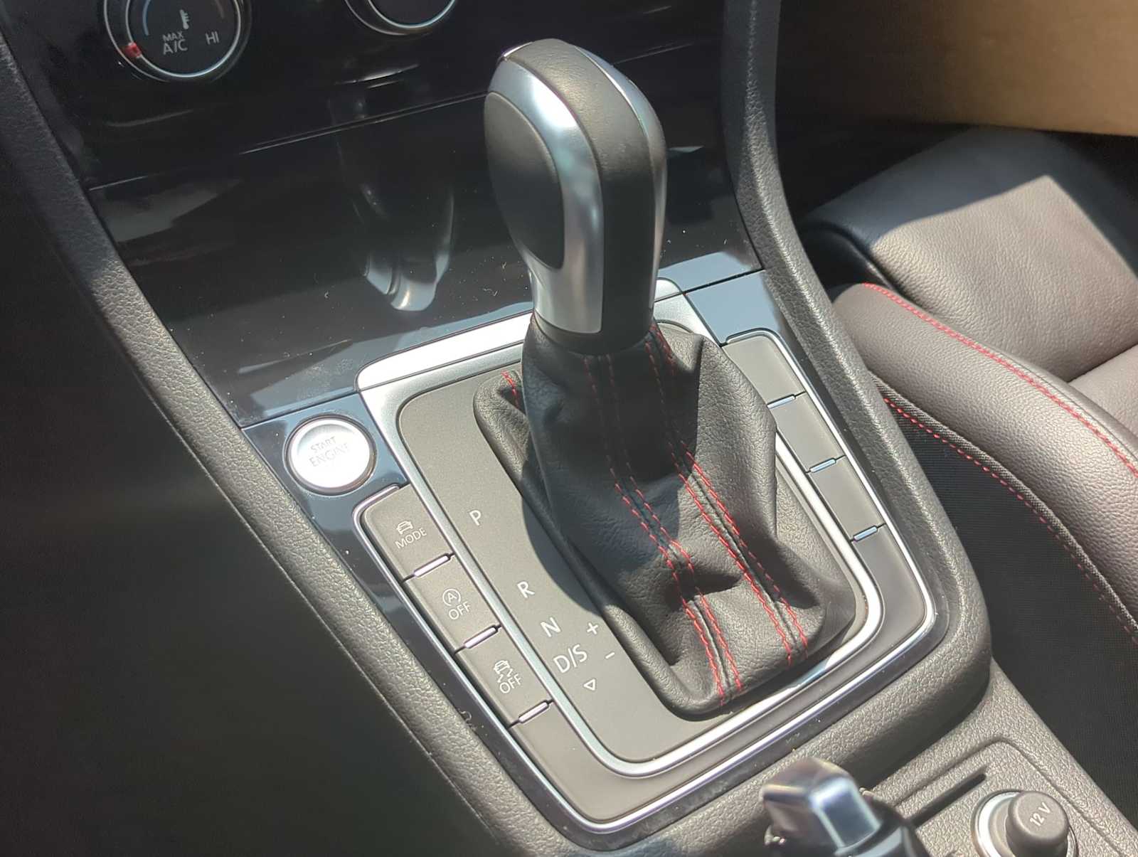 2021 Volkswagen Golf GTI SE 25