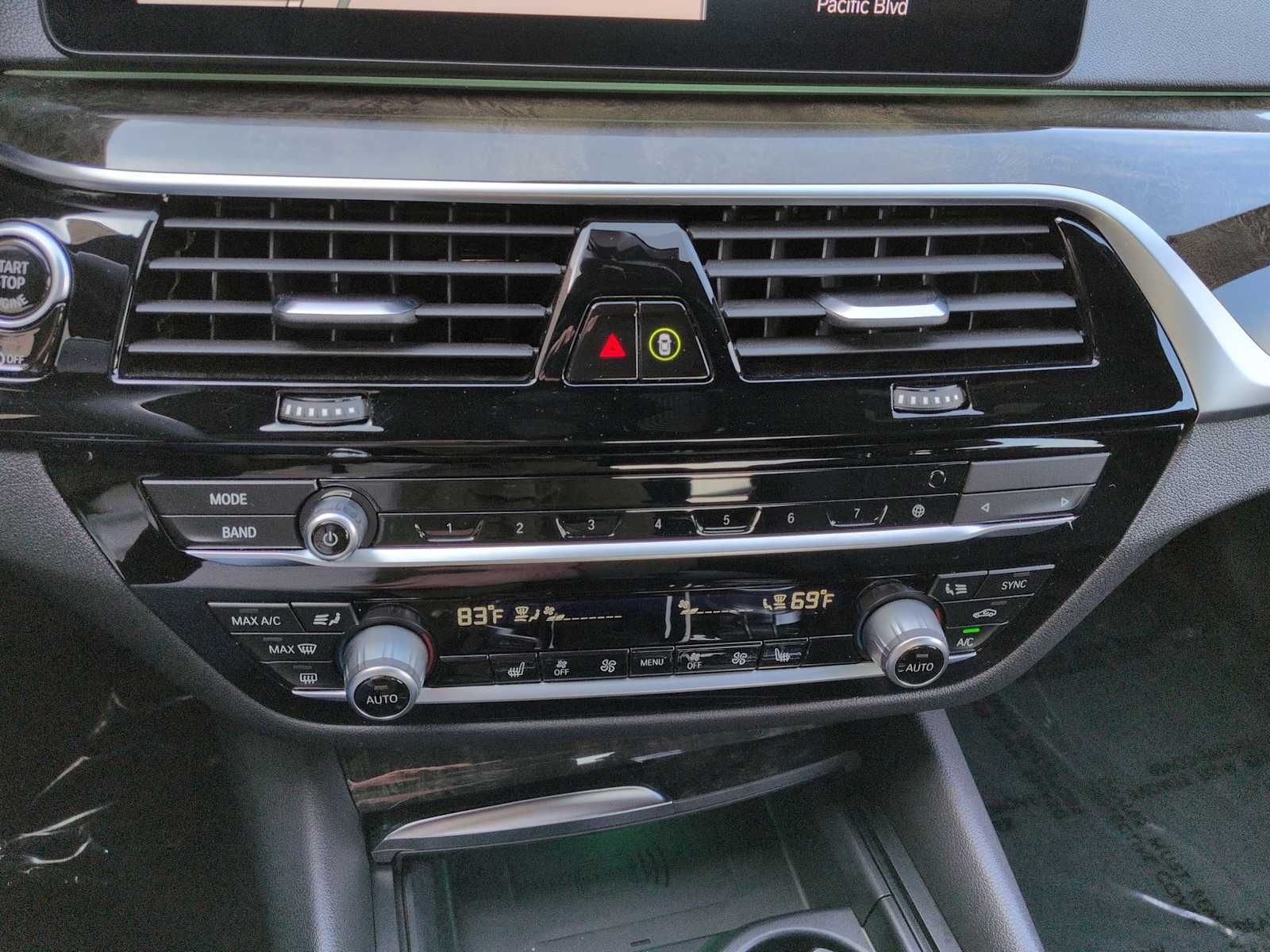 Thumbnail: 2021 BMW 5 Series - 30