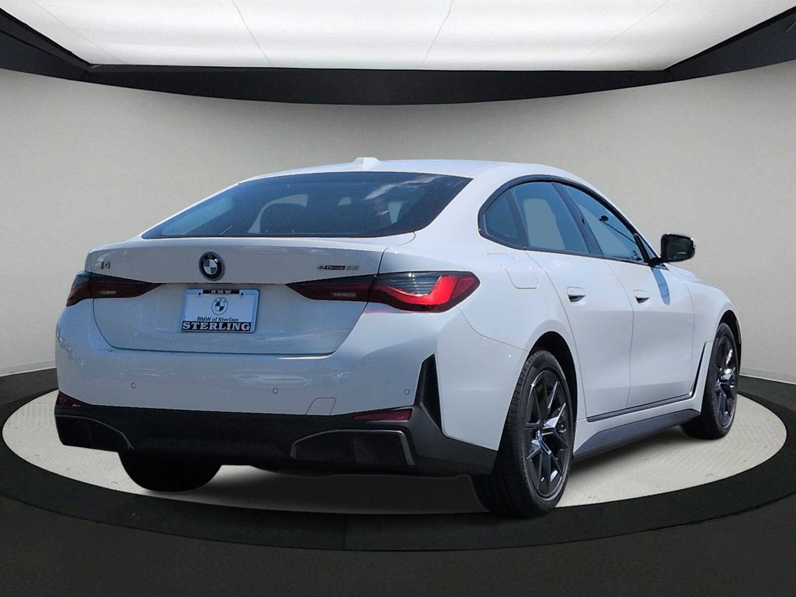 Thumbnail: 2023 BMW i4 - 8