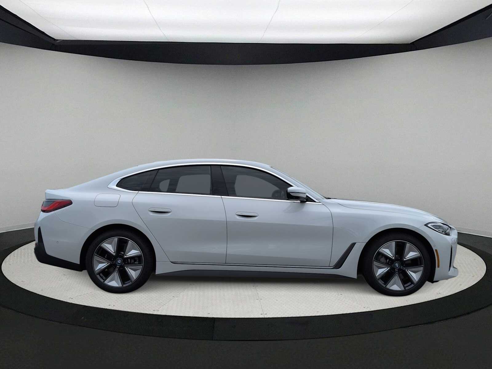 Thumbnail: 2023 BMW i4 - 9