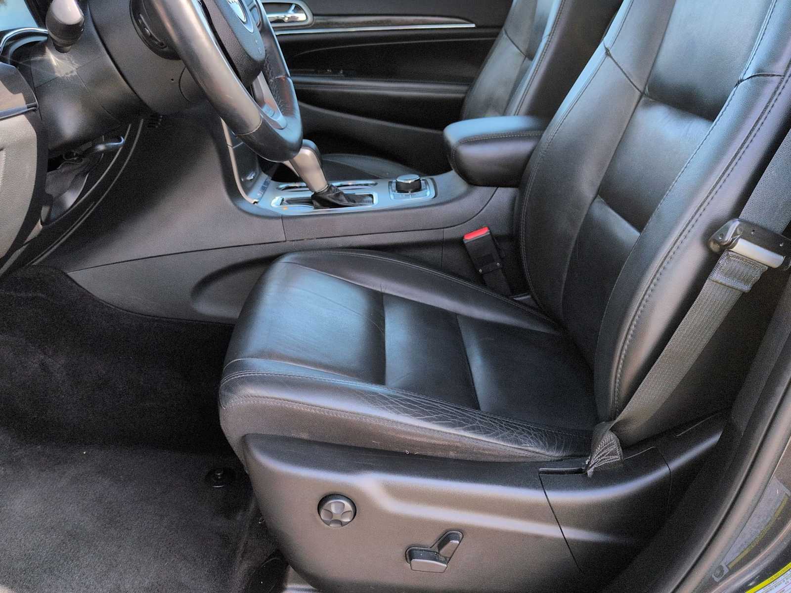 Thumbnail: 2018 Jeep Grand Cherokee - 17