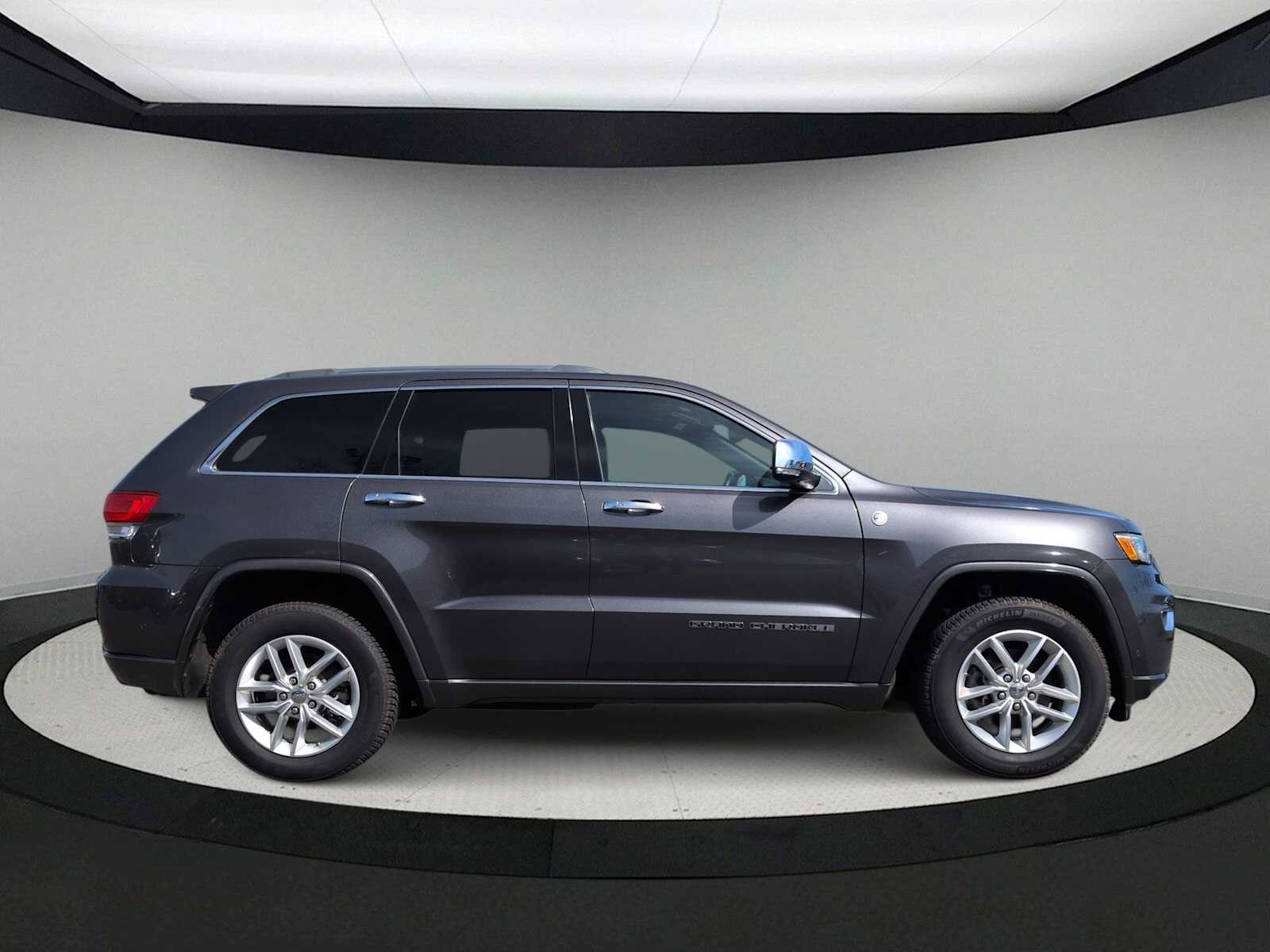 Thumbnail: 2018 Jeep Grand Cherokee - 9